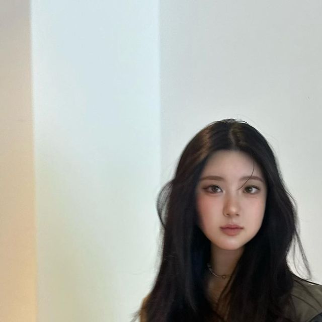  소저 on Instagram: "#광고 @standarderror_official 부담없이 가볍게 걸치기 좋은 캐주얼한 무드의 스웨이드 자켓—̳͟͞͞♡ 보통 스웨이드 질감보다 소프트한 터치감으로 더 편안한 착용감을 느낄 수 있어서 좋았어요! 요즘같은 날씨에 딱입니도•••🖤
#스탠다드에러 #STANDARDERROR #남여공용자켓  #자켓 #데일리룩 #자켓추천 #간절기아우터 #jacket #パンツ  #outer  #스탠다드에러x텍토리 #협찬"