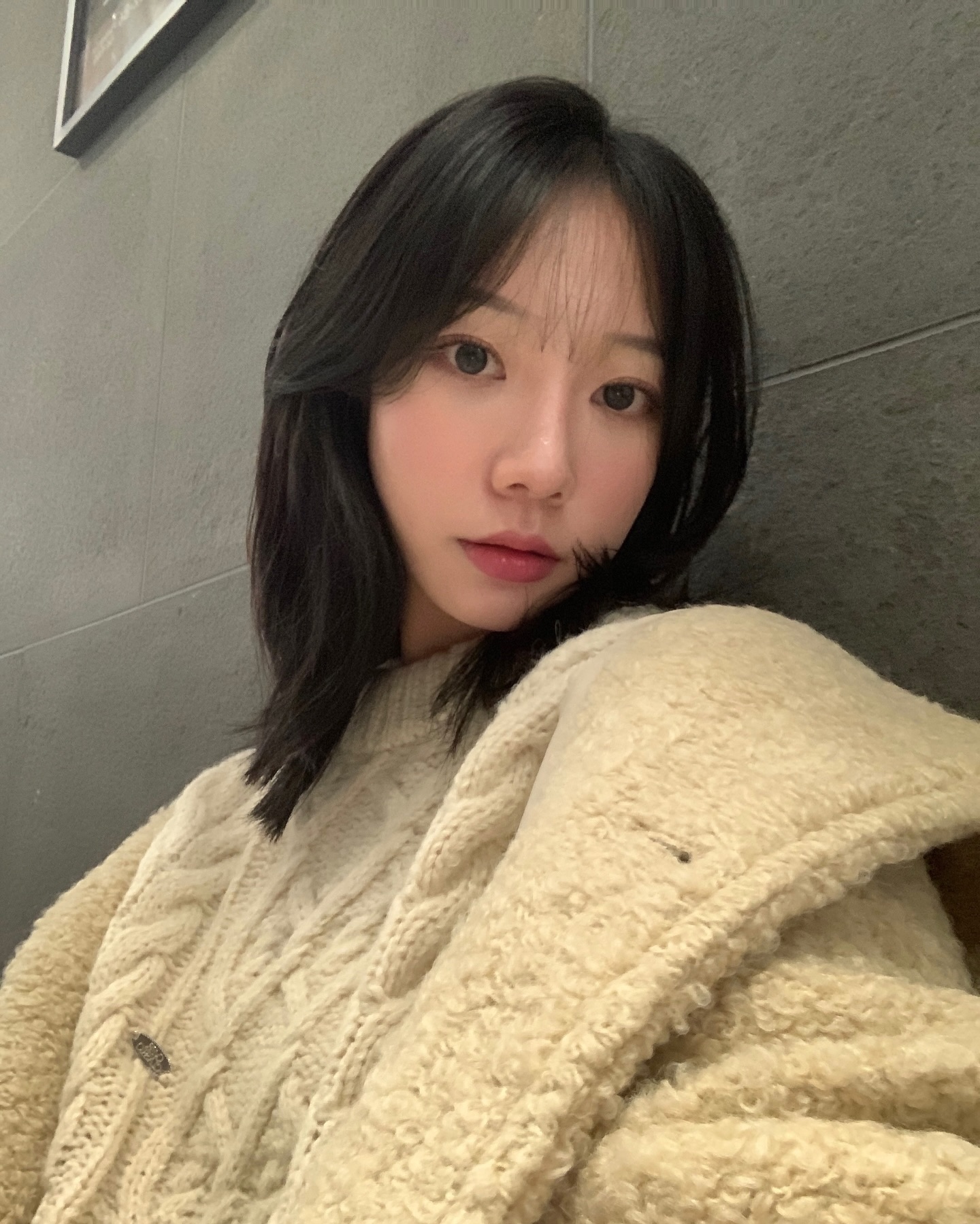 히메컷 다듬으러 간건데 세상 오케이 걸이 돼버렸다 💇🏻‍♀️
앞머리 내시면 안돼요? ok.. 층도 내시면 좋을 것 같아요! ok.. 집에 가실 거지만 드라이랑 젤도! ok.. 덕분에 모처럼 기분전환✨