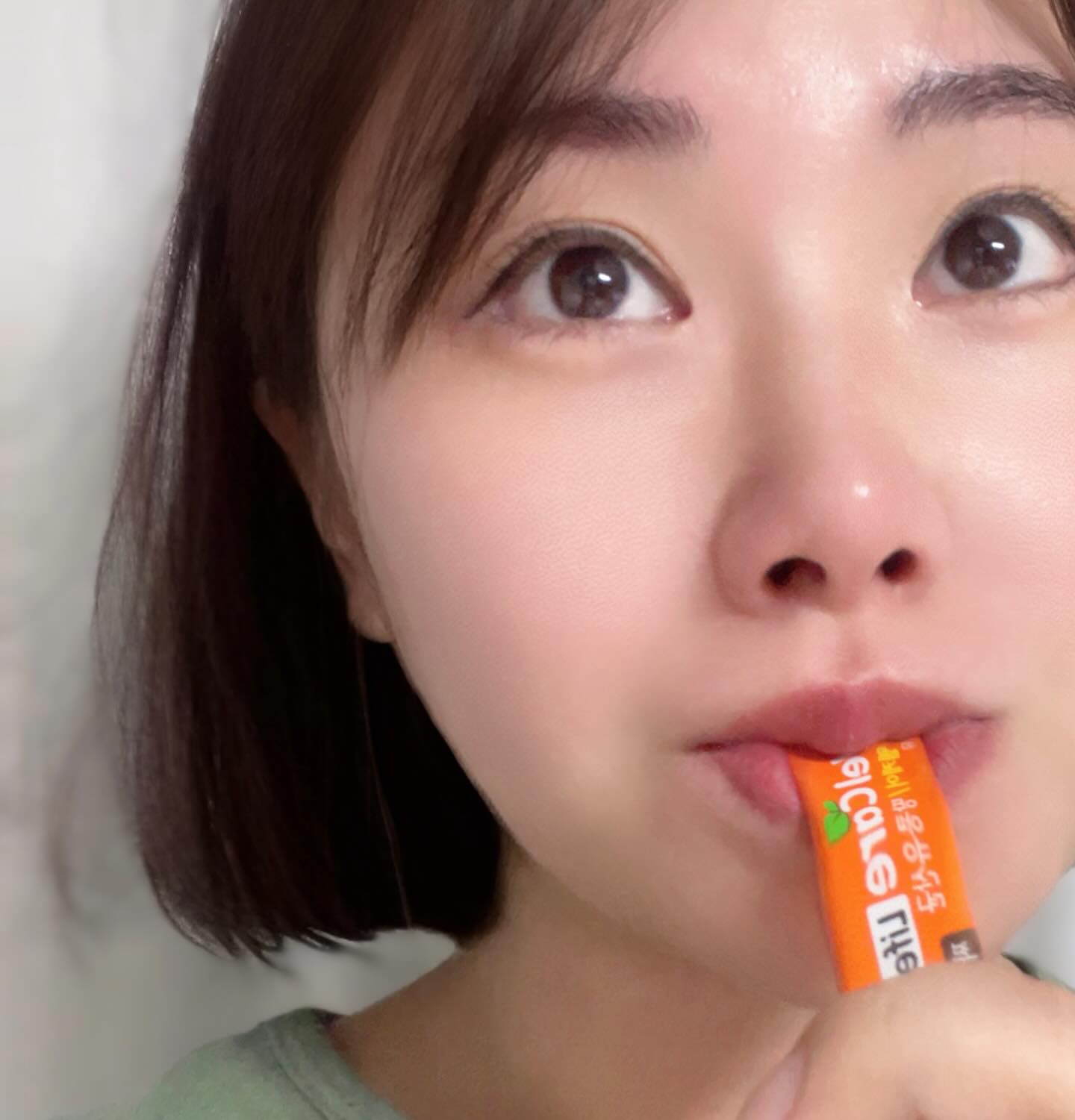 #협찬 ✨짜먹는 땅콩 유산균🥜

너무 신기하죠?
원래도 땅콩잼을 좋아하는데ㅋㅋㅋ 땅콩 맛 유산균이라니!!!
보통의 가루, 캡휼 유산균과는 다르게
물 없이 간편하고 맛있게
쪽쪽 😗 짜먹으면 된다는 게 강력크한 장점🤎
🙅🏻‍♀️ 그리고 단맛을 내려는 인공첨가물이 🙅🏻‍♀️
전혀 들어있지 않다는 점이 대박이에요!
그래서 혈당 걱정도 안 해도 된다는 사실❕❕
너무 고~소하고 맛나니 유산균 먹을 맛이 나네요 >_<

울 냐옹쓰가 좋은 냄새 맡고 츄르인 줄 알고 쫓아올 정도로
땅콩향기 너무 좋아요😲

판매처를 주소는 아래에!! (소량 판매도 한답니다ᵔᴥᵔ )
- https://welcaremall.com/product/health_list.html?cate_no=86

#땅콩유산균 #웰케어땅콩유산균 #짜먹는유산균 #무당유산균 #짜먹는무당유산균 #땅유