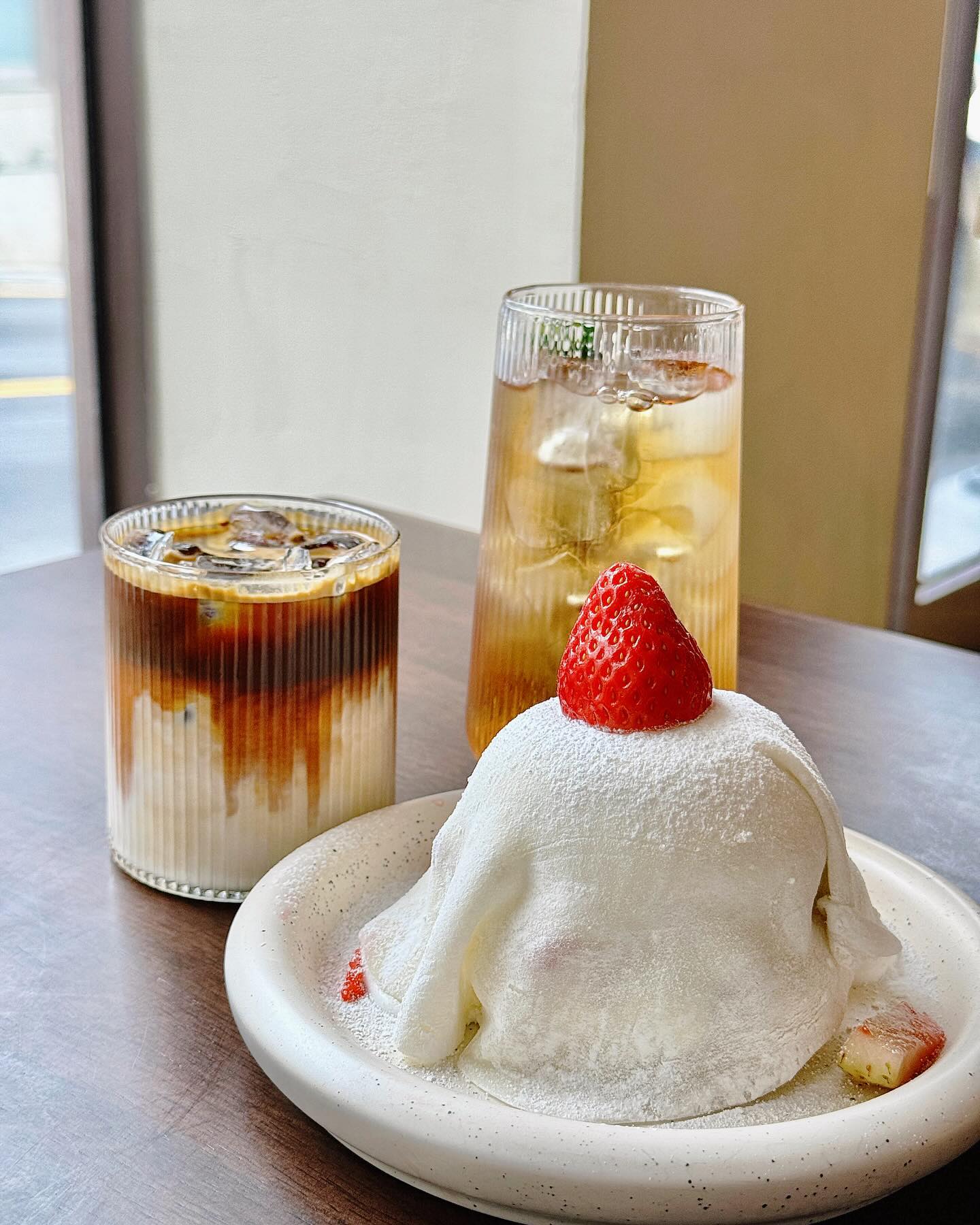 쌈@뽕한 디져트 먹고 햅삐해짐🍓🥞🍡
거북이 인형두 넘 귀엽🐢🐢

#해방촌 #토터스 #딸기모찌수플레팬케이크 #딸기모찌