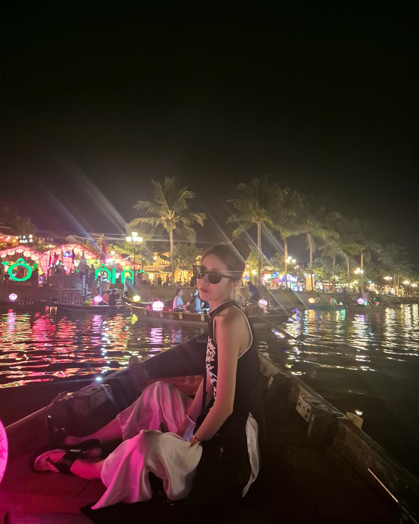 아오자이 스웩🤟🏻😎

아오자이는 대여하지 말고 맞춤하세요😎
대여 하면 입었던거 입어야하고 가장 번거로운건...다시 또 가서 반납 해야 한다는거!! 여행중에 다시 또 반납하러 가는게 가장 큰일..시간 버리지 마세용
맞춤해서 내 몸에 딱 맞게 이쁘게 입으세요
대여랑 가격차이도 많이 안나요 남자도 가능!!

내돈내산 😎

#호이안
#여행왔솜