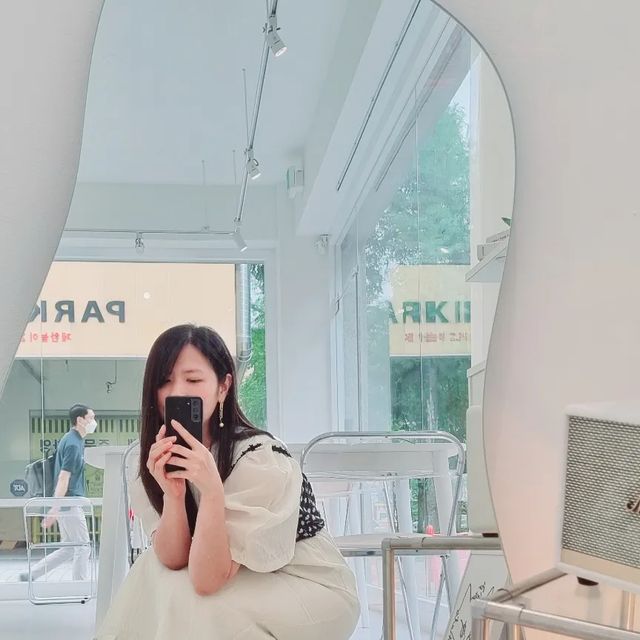 캐릭터밥상 밍밍쓰 on Instagram: "#협찬 - 와 여기 꼭 아인슈페너 드셔보세요~ 김포 신상카페 아임카페! 크림이 ~ 그렇게 맛있어요!🤭 🥺오랜만에 김포 나들이를 다녀왔어요~ 통문으로 확트여