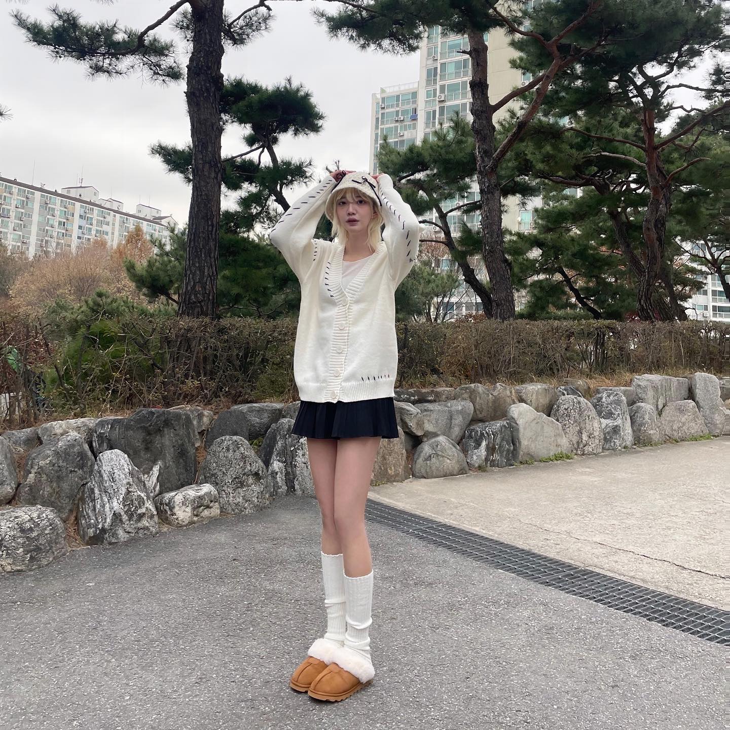#협찬 따뜻하고 편하고 예쁜 #베어파우양털슬리퍼 🤎

 #베어파우 #bearpaw #yconcepts #베어파우로리아 #로리아 #털슬리퍼 #털슬리퍼추천 #어그코디