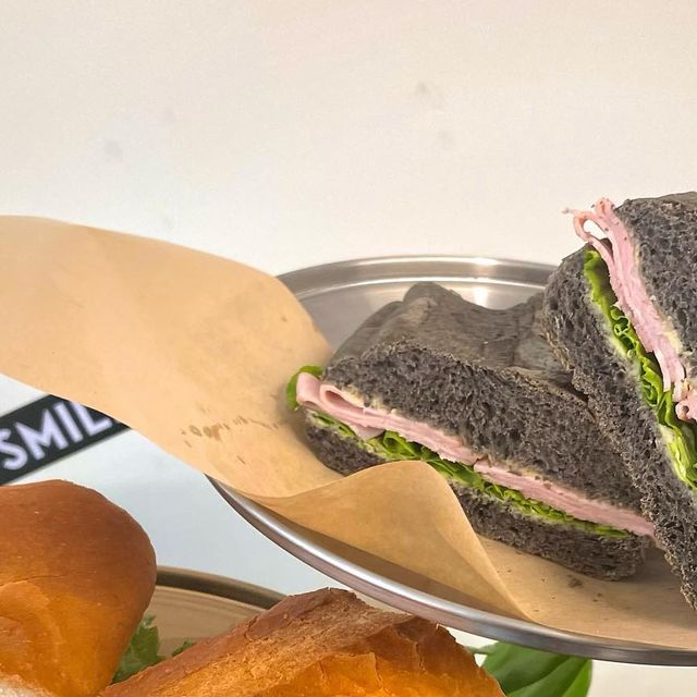 먹방구 | 수도권 숨은맛집 탐방🧳 | 수도권맛집 on Instagram: "#로드샌드위치#광고 맛있는 바게트로 주문즉시 만들어주시는 #미아샌드위치 🥖 평 📌 야채도 싱싱하고 바게트도 안질기구 바삭