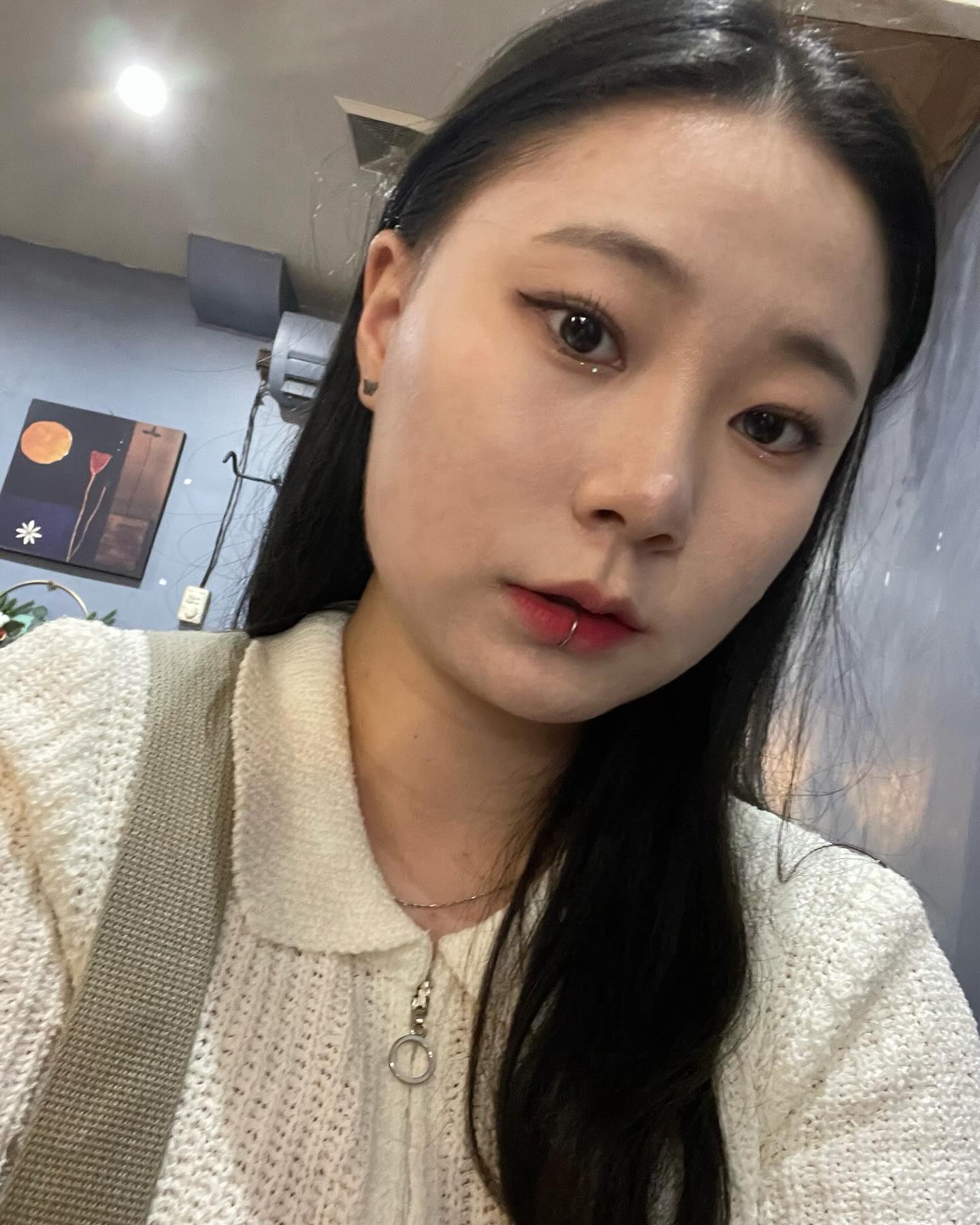 찐피어싱 아님
.
.
.
.
.
.
#07 #07년생 #17 #고1 #고등학생 #여고딩 #학생 #고딩스타그램 #여고생 #피어싱 #입술피어싱
