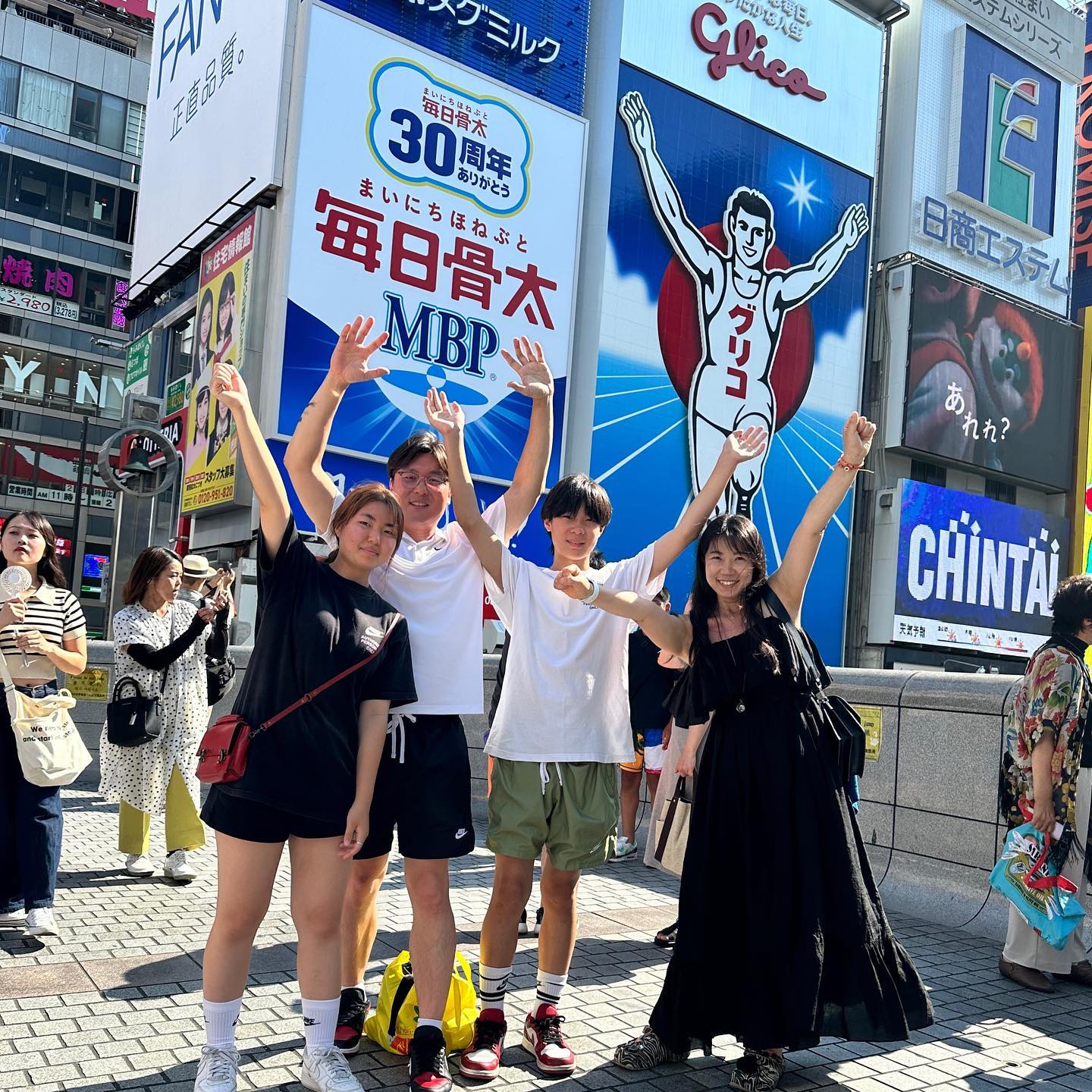 이번에 #일본여행 갈때
SK T로밍 baro요금제 하고 다녀왔는데
너무 편했어요 👍🏻

가족동반은 3천원만 추가하고
동일혜택 그대로 사용하니
너무너무 편함 !! 

와이파이 잡으려고 하지 않아도 되고
멀리 떨어져도 인터넷이 되니
꼭 한국에서 인터넷 사용하는 기분 ✅

이제 해외여행 갈때는 항상 
Skt Baro요금제만 사용할듯!

#T로밍 #baro요금제 #가족로밍 #오사카여행 #도톤보리 #일본가족여행 #일본오사카여행 #해외로밍