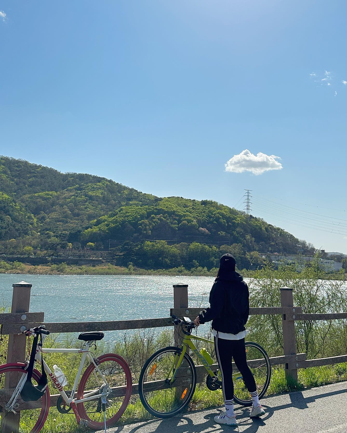 날씨와 풍경이 다 한 봄 라이딩 🌸🚴🏼‍♀️💨
햅삐쌔러데이~~~~~~~ღ˘◡˘ற♡.｡oO
나드뎌 돌미나리집가봄 🥦~~~~