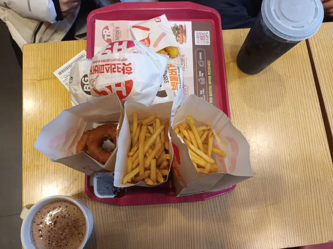 음식 사진 연습 하면서 올리는 계정이에요 제 개인 사생활도 있고요 생활에 편리한거 제품리뷰 올리는 계정입니다