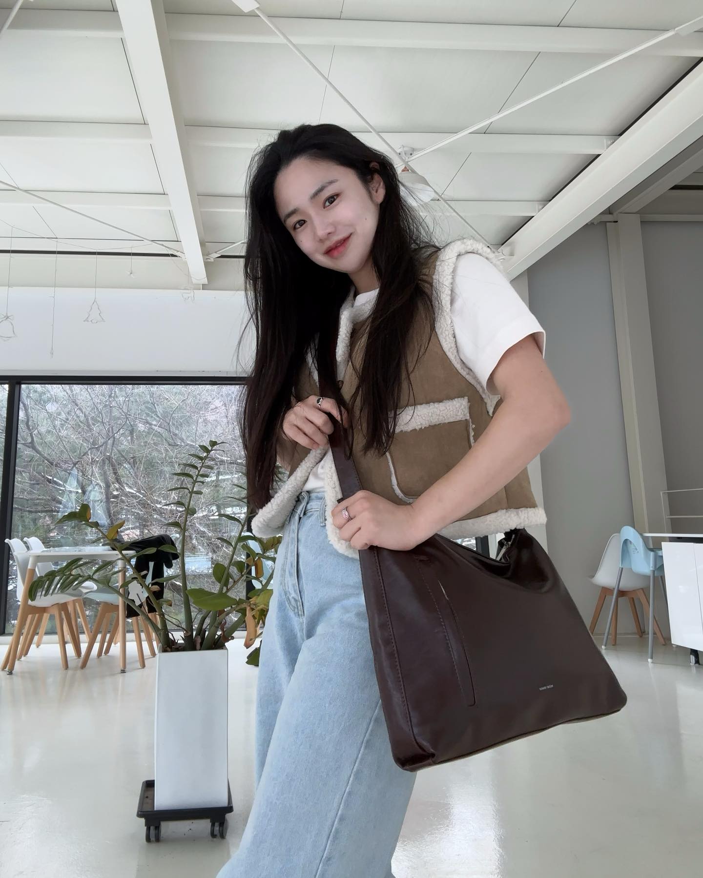 .
무스탕 조끼 넘모 기욥댜나 🫣
.
https://www.stylec.co.kr/store/good/8299970141
#헤이로지 #무스탕 #무스탕조끼 #조끼 #겨울무스탕 #겨울조끼 #여성베스트 #아우터