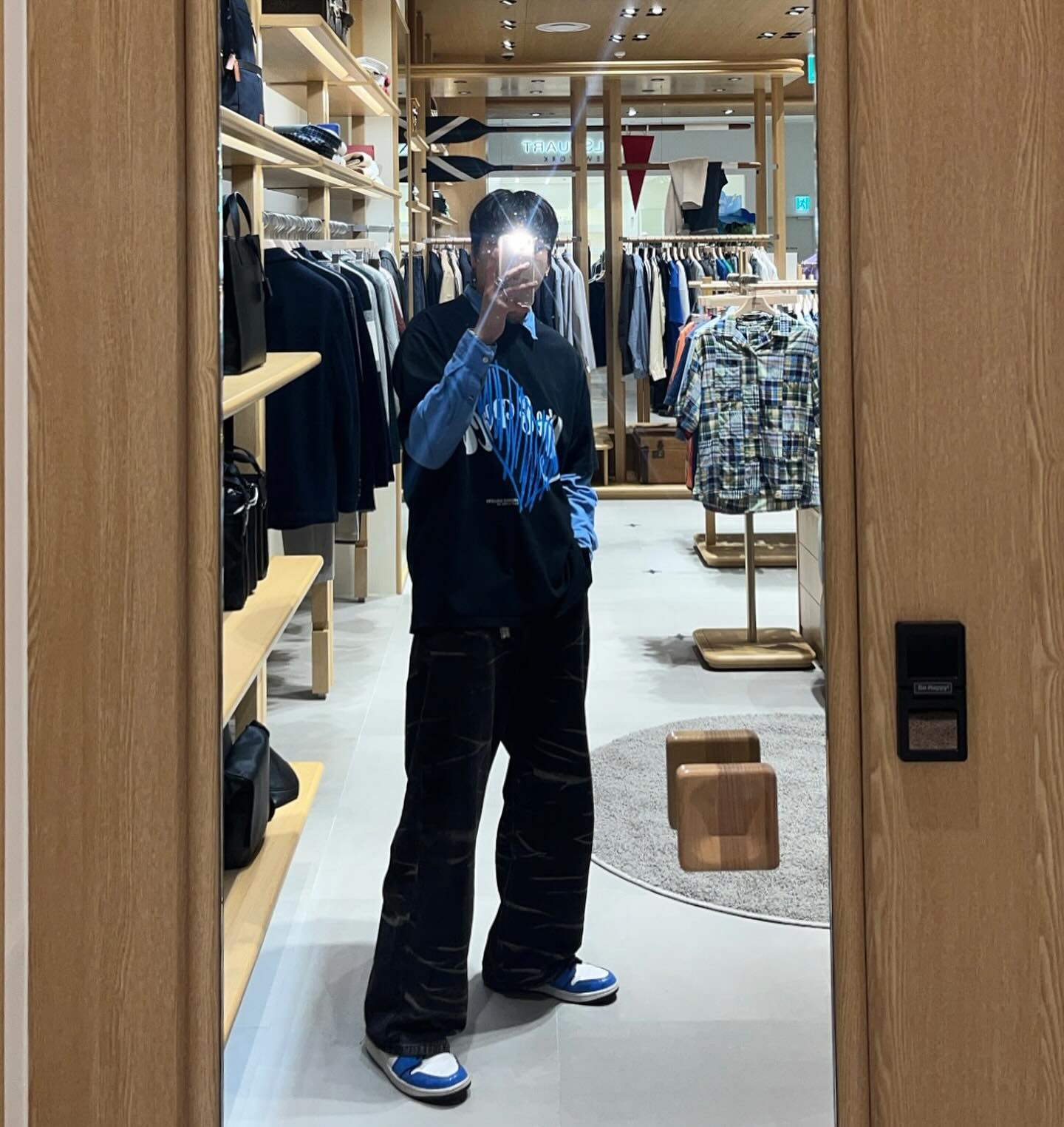 내일은 ㅁ ㅓ입고 출근히지
⠀
⠀

⠀
⠀ ⠀

⠀
⠀
—#첫줄 

#스투시 #stussy #nike #나이키 #조던1 #트래비스스캇 #스트릿룩 #스트릿패션 #스트릿브랜드 #스트릿코디 #패션코디 #패션계정 #미니멀룩 #놈코어룩 #캐주얼룩 #데일리룩#아웃핏 #오오티디룩 #오오티디 #데일리코디  #오늘뭐입지 #옷스타그램 #패션스타그램#패션계정맞팔#꾸안꾸#좋아요#팔로우#맞팔#출근룩

⠀
⠀
⠀