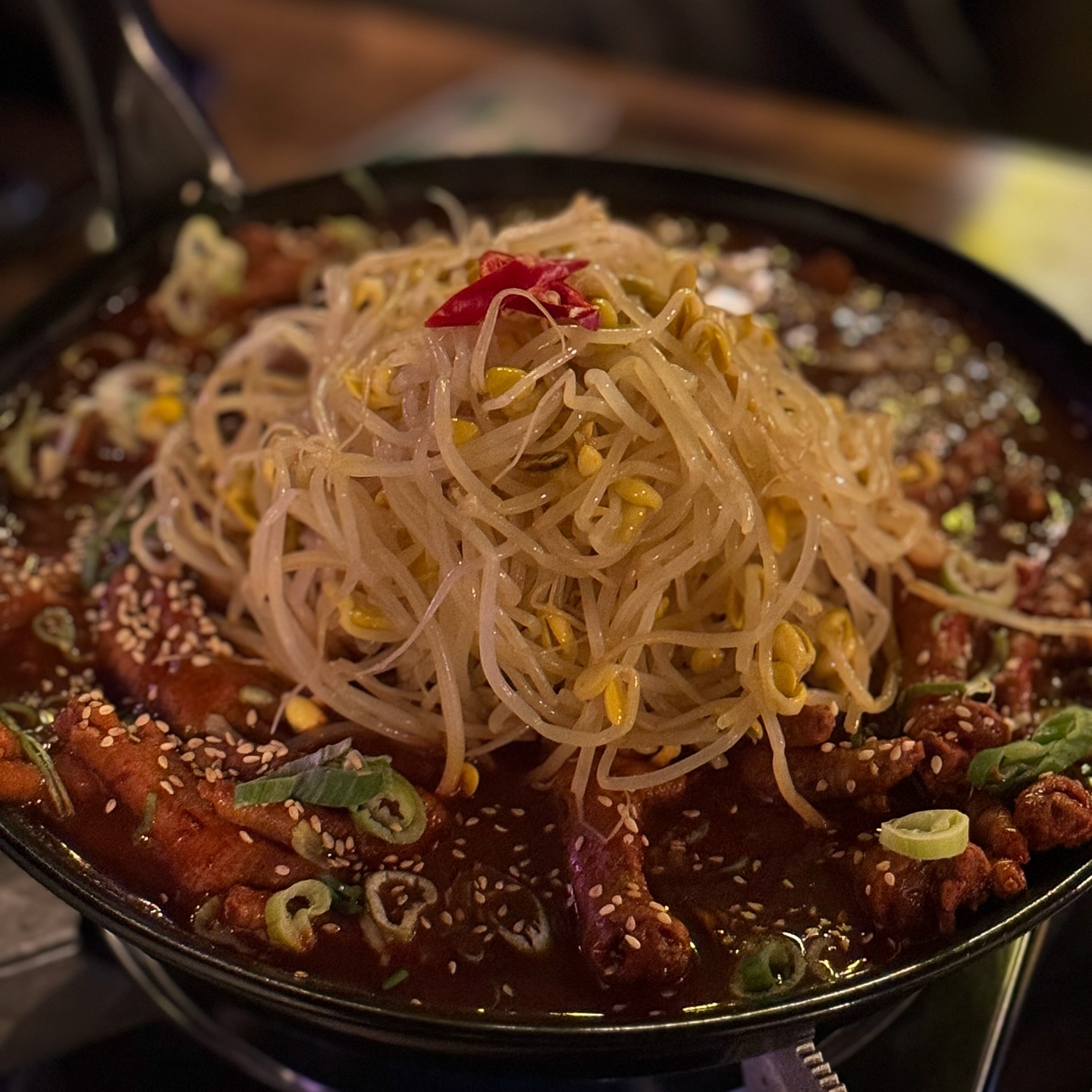 #광고 🐓두리닭발앤쪽갈비🐓

맵돌이 닭발러버들 모여라!!

오늘은 대한민국 여자들이 가장 좋아하는 최애 음식중 하나인 닭발을 먹으러 두리닭발앤쪽갈비에 다녀왔습니다!

콜라겐, 칼슘, 인, 마그네슘 같은 무기질이 풍부해서 뼈의 강도를 유지하고 골다공증을 예방하는 데 효과적인 음식으로 술안주에도 최고쥬!!

불향이 나는 닭발과 쪽갈비! 양념이 장난아닌 두리네!
지금까지 먹어본 닭발들을 다 잊게 만들었다구요오💛
좌석도 많아서 단체도 가능!
신림역 도보 3분 거리라 위치도 좋아서 방문하기 좋습니다

🔖 메뉴 : 닭발세트(국물닭발)+계란찜+주먹밥

📍 주소 : 서울특별시 관악구 신림로59길 8 2층
☎️ 연락처 : 0507-1305-2123
⏰ 영업시간 : 월-목 16:00-00:50
  금-토 16:00-01:50
  일 16:00-23:50

#신림닭발맛집 #신림쪽갈비 #맛집 #닭발 #쪽갈비 #신림동 #신림동맛집 #신림역쪽갈비맛집 #신림닭발 #신림동닭발맛집 #신림역 #닭발맛집 #사당두리닭발직영점 #daily #food