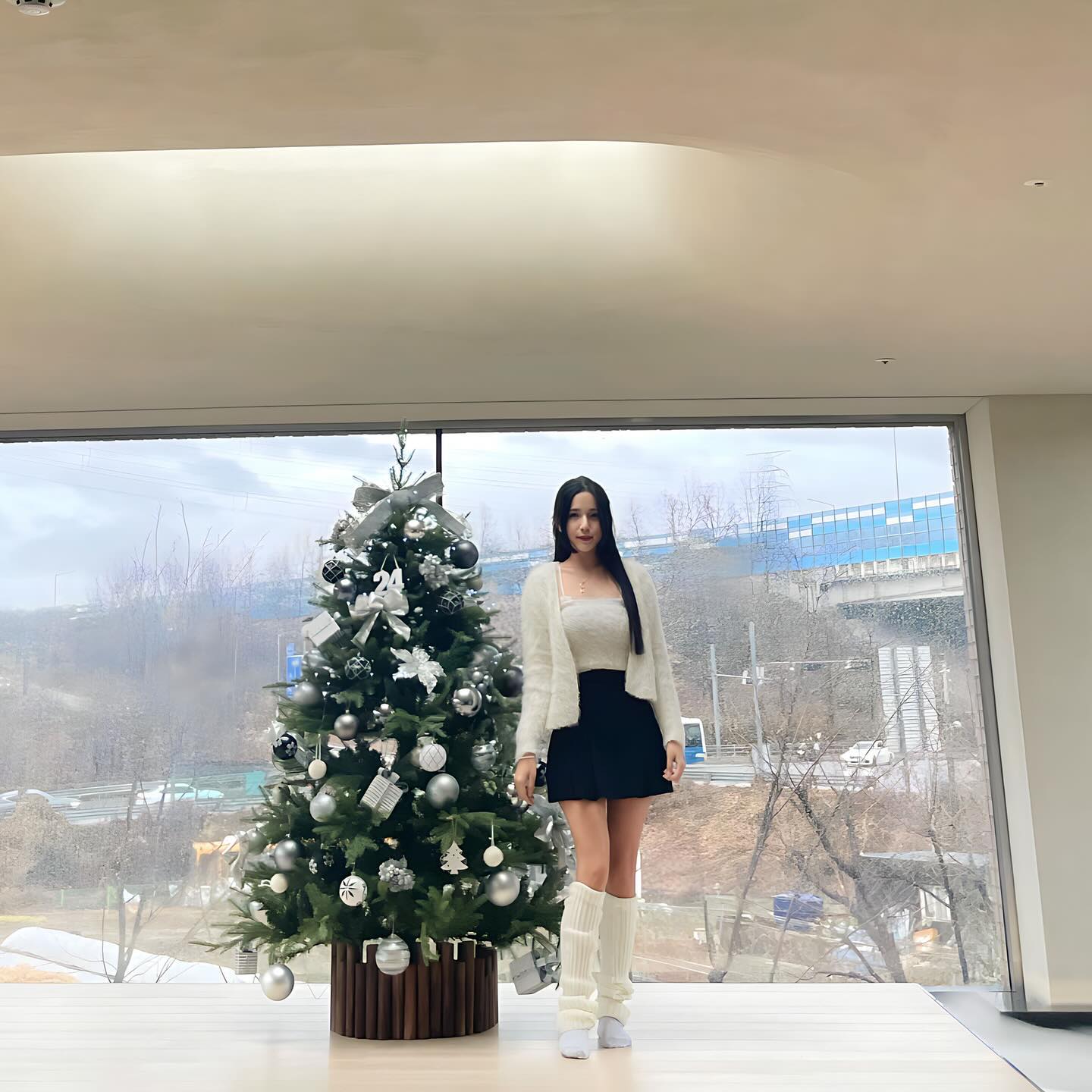 조직검사 받구 멍들고 아프구 
예뿌게 입었는데 압박 붕대 보여서 늠 속상했지만😣
그래도 힐링했다아 🩵