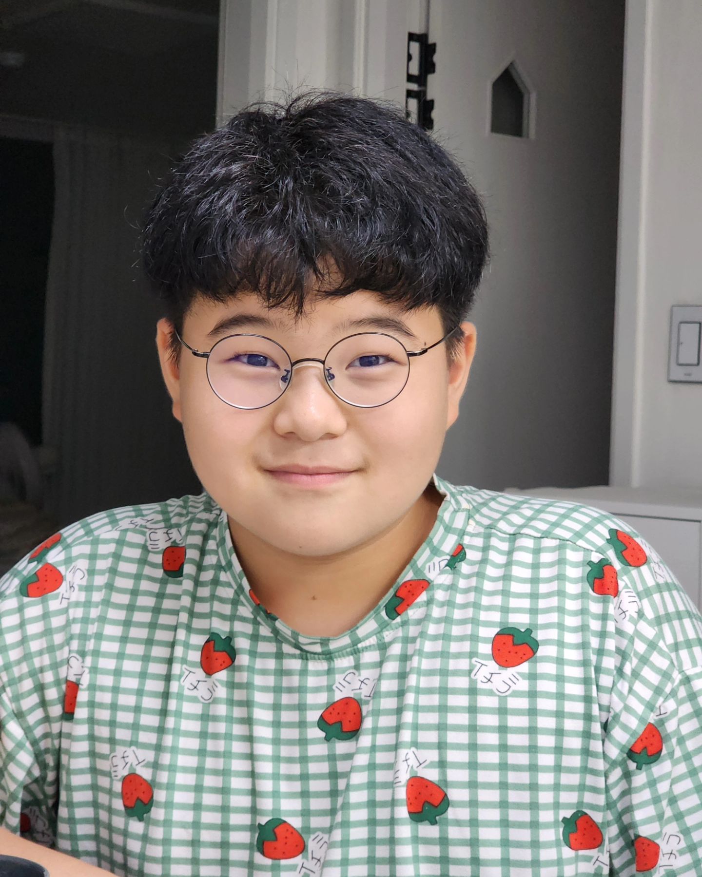 초6  우리집 꼬맹이
나에겐 아직도 애기애기인데 
어플없이 보정없이 실사로 보니 완전 형아네
그래도 하는집보니 형아될람  아직도 멀었닼ㅋㅋㅋ