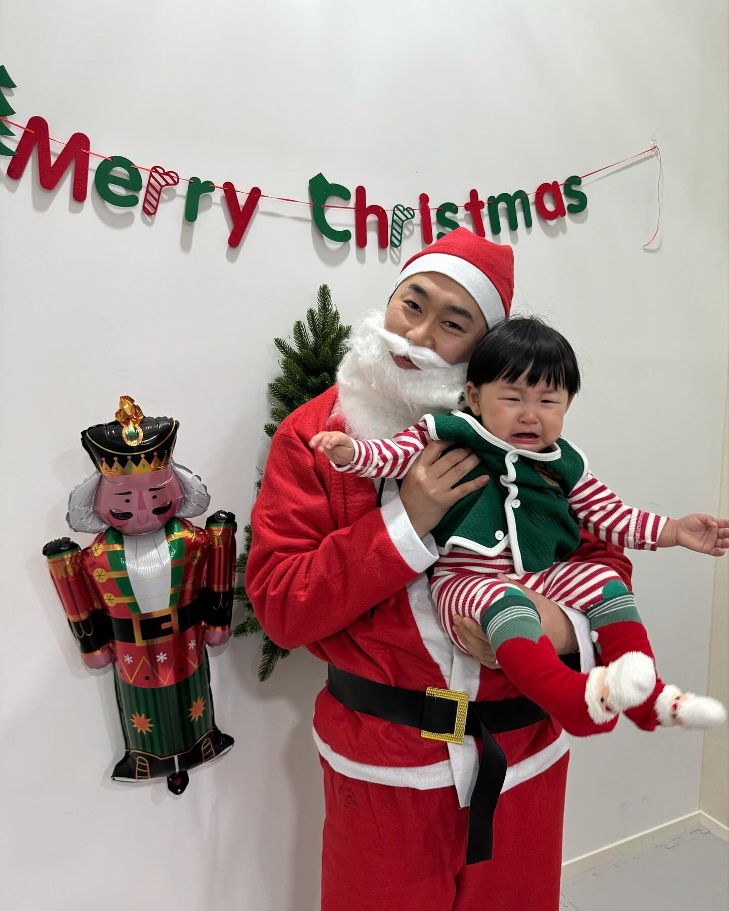 우리아빠아니야~~ 됴하 무숴워요🥹🥹🥹🎄👶🏻💗