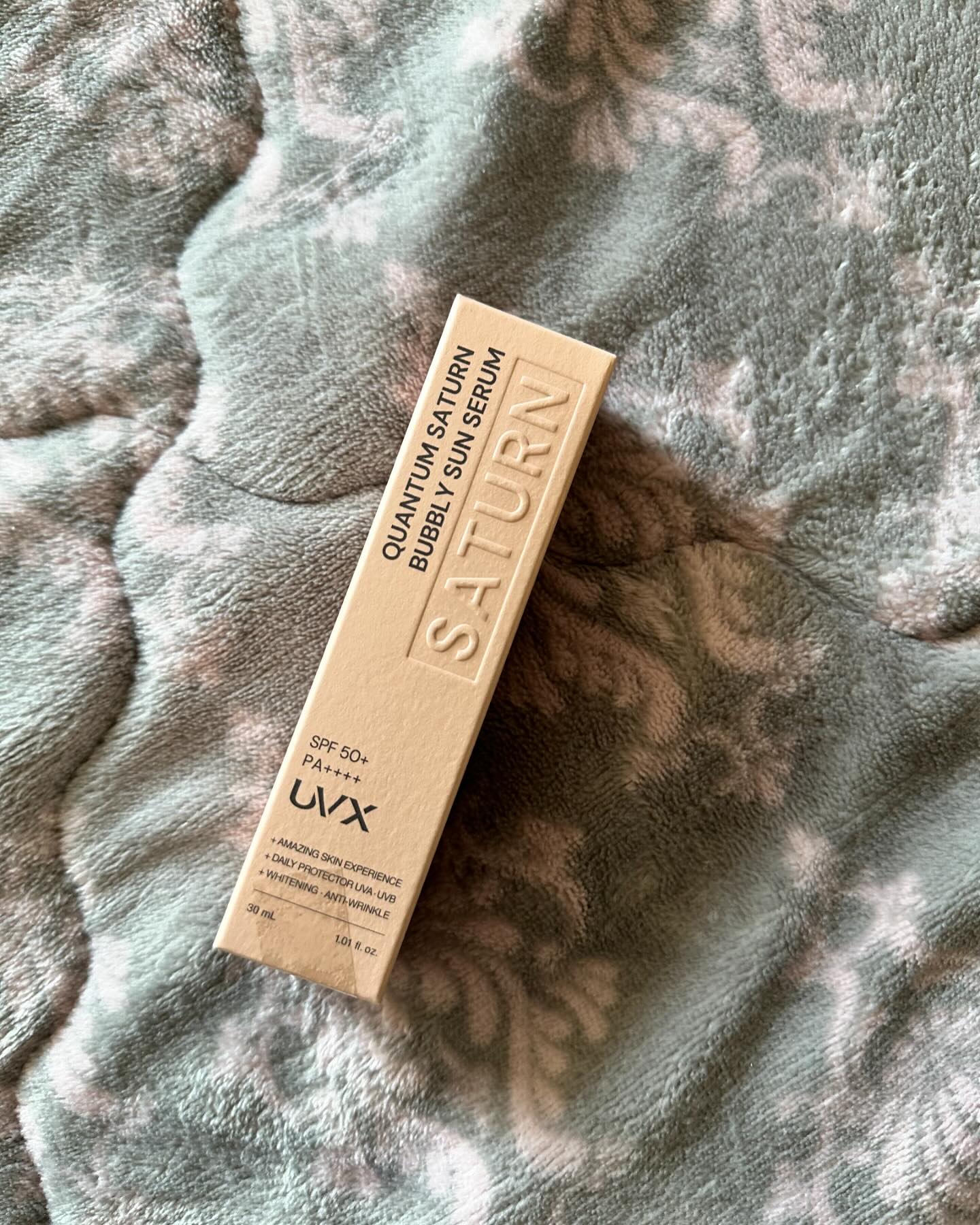 #할인구매 uvx_suncare #새턴버블리선세럼 #UVX
처음에 세럼이라고해서 묽은 선크림 생각했는데 의외로 베네피트 프라이머같은 느낌의 질감과 색상입니다 그래서 더 이것만쓰기도 좋고 편해요
#세럼 #수분선크림 #08L #선에센스 #피부보습 #신상품나왔을땐 #버블리선세럼 #선세럼 #건성선크림  #여자선크림