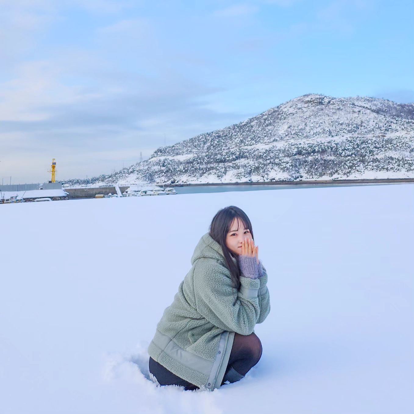 ❄️Winter❄️

눈이 잔뜩내린 이곳은 어디일까요~
5주년동안 처음 맞이한
#화이트크리스마스 
진짜 추운데
눈이 포슬거려서 행복🥰
.
.
#변산반도 #변산반도설경 #설경 #겨울 #겨울감성 #winter #snowwhite #겨울스냅