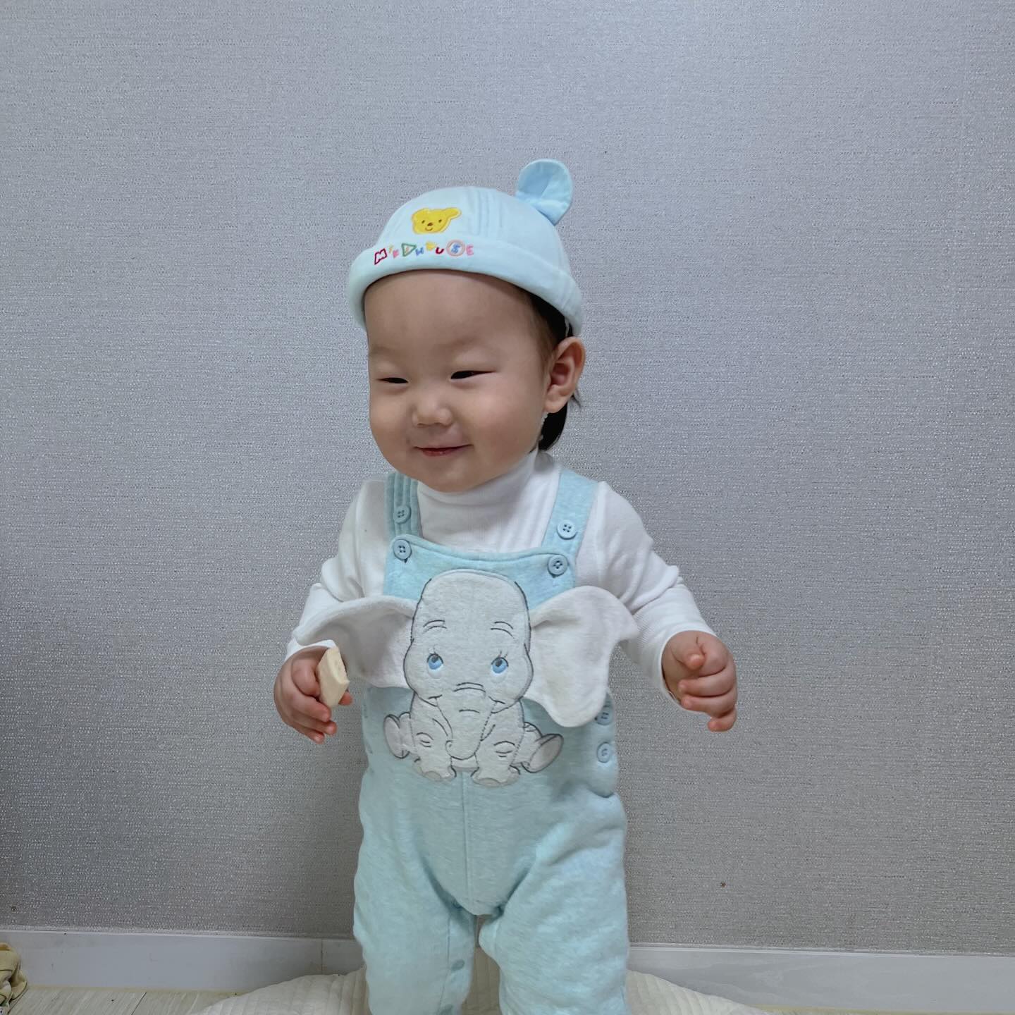 우리귀염둥이 단골 서준이..🩵🩵

#후기 #후기스타그램 #빈티지아동복 #아동복 #미키하우스 #디즈니 #박리다매 #뿌숑빠숑 #빈티지