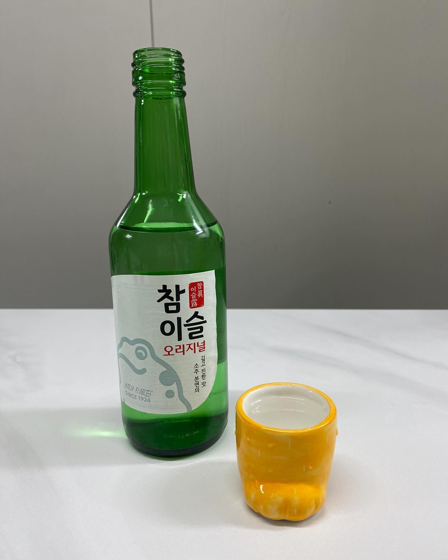 -
#알콜에너지 #충전중
원래 소주는 잘 안먹는데(진심)……..ㅋㅋㅋ
여튼 주말을 마무리하며 #참이슬 #오리지널 💚