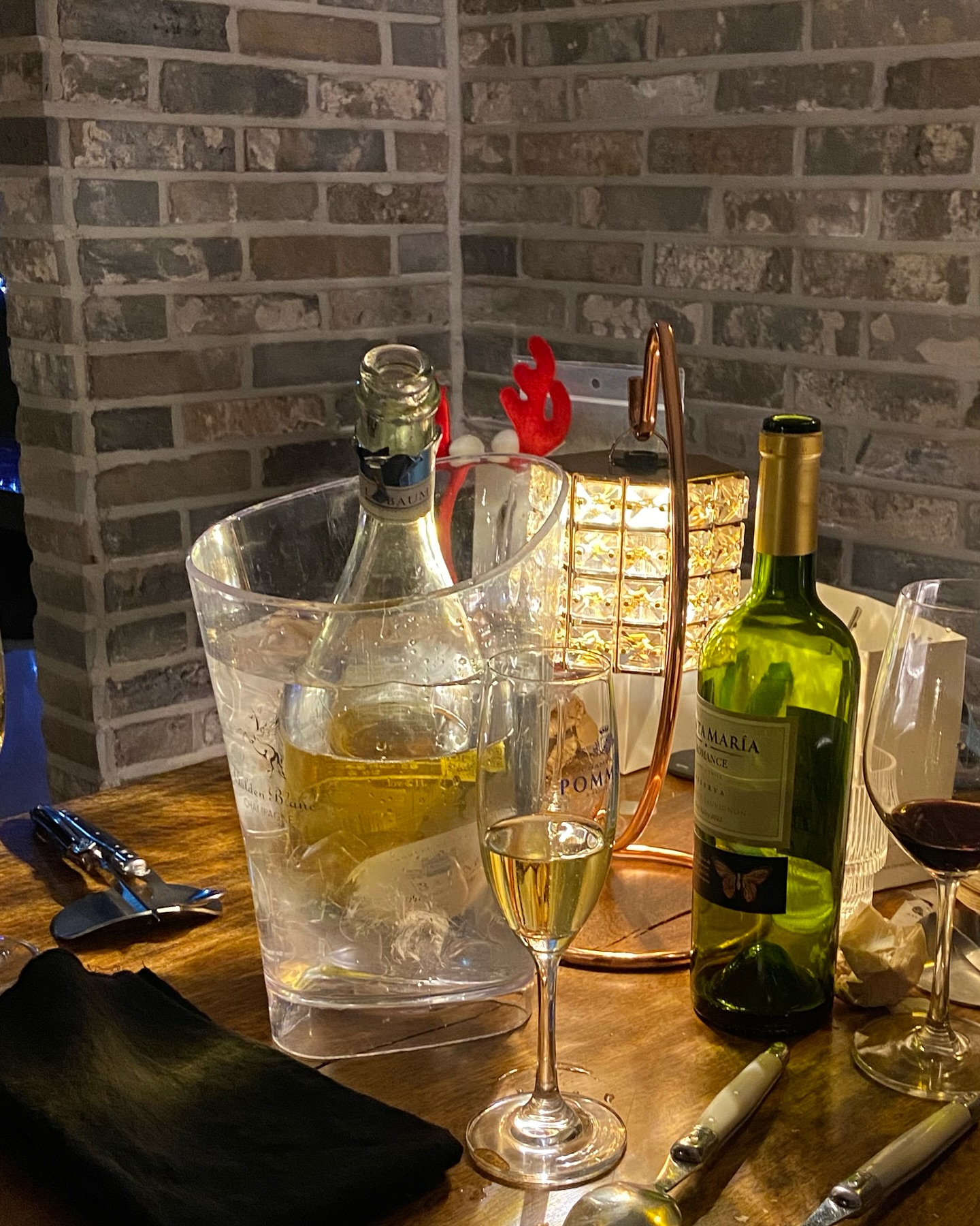 지난 금요일✨우리의 약간 이른 연말모임🥂
나 다 못 논거 같아…얼른 신년회도 잡자!( ๑˃̶ ꇴ ˂̶)♪⁺
오빠가 짜잔하고 나타나서 결제해주고 가서 빛이났던…😍