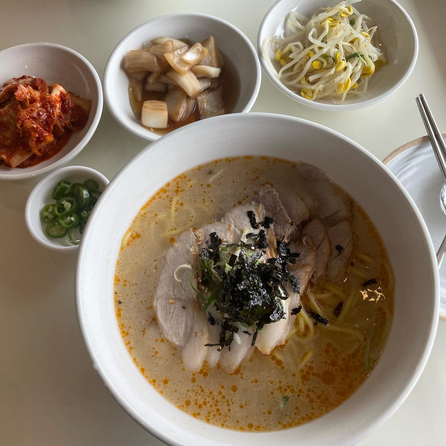 먹으러 제주갔어요^^
#먹을거부터

도도리고기국수#육전맛집
차이나 하우스 #북경오리
제주광해 애월 #갈치조림
카페 바당쿰다 #거북이코스터
카페 엘파소 #산방산뷰
제주신라 더파크뷰 #밤푸딩최고다
동백별장 #아지트느낌
오늘제주 #하르방마들렌 
호랑이네 #동파육덮밥 
하여금 #해물된장찌개레전드