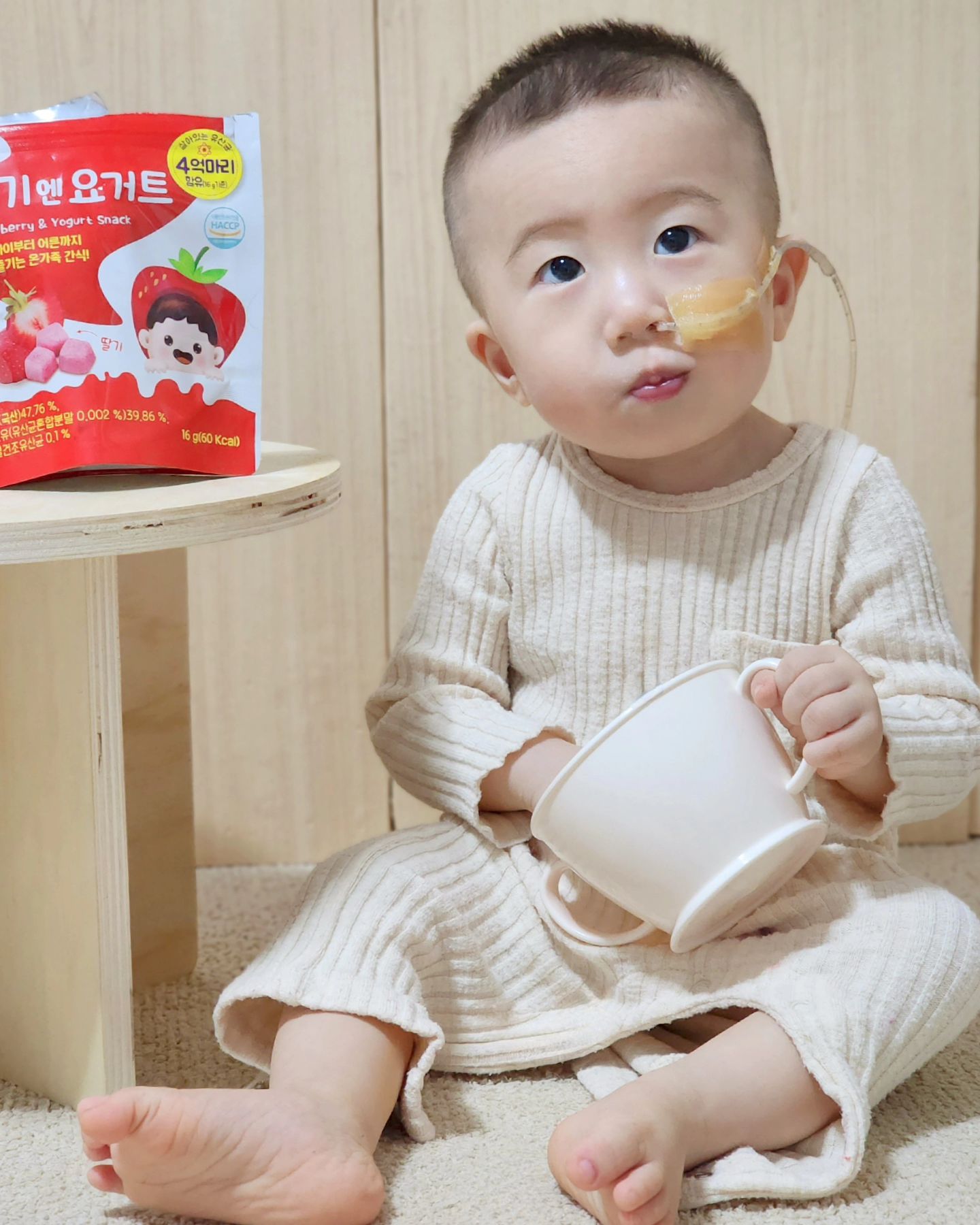 01.26 

병원진료있는날 , 몸무게 7.6kg 

왼쪽콧줄빼고 오른쪽으로 교체 와고왔어요 

엑스레이 찍으니 잘보이고 , 역류도되서 한방에 끝 ! 

점막에 상처나서 코피가 났지만😢

더속상한건 왼쪽피부가 난리가.... 

엄마가 잘 관리해서 얼른 피부 좋아지자