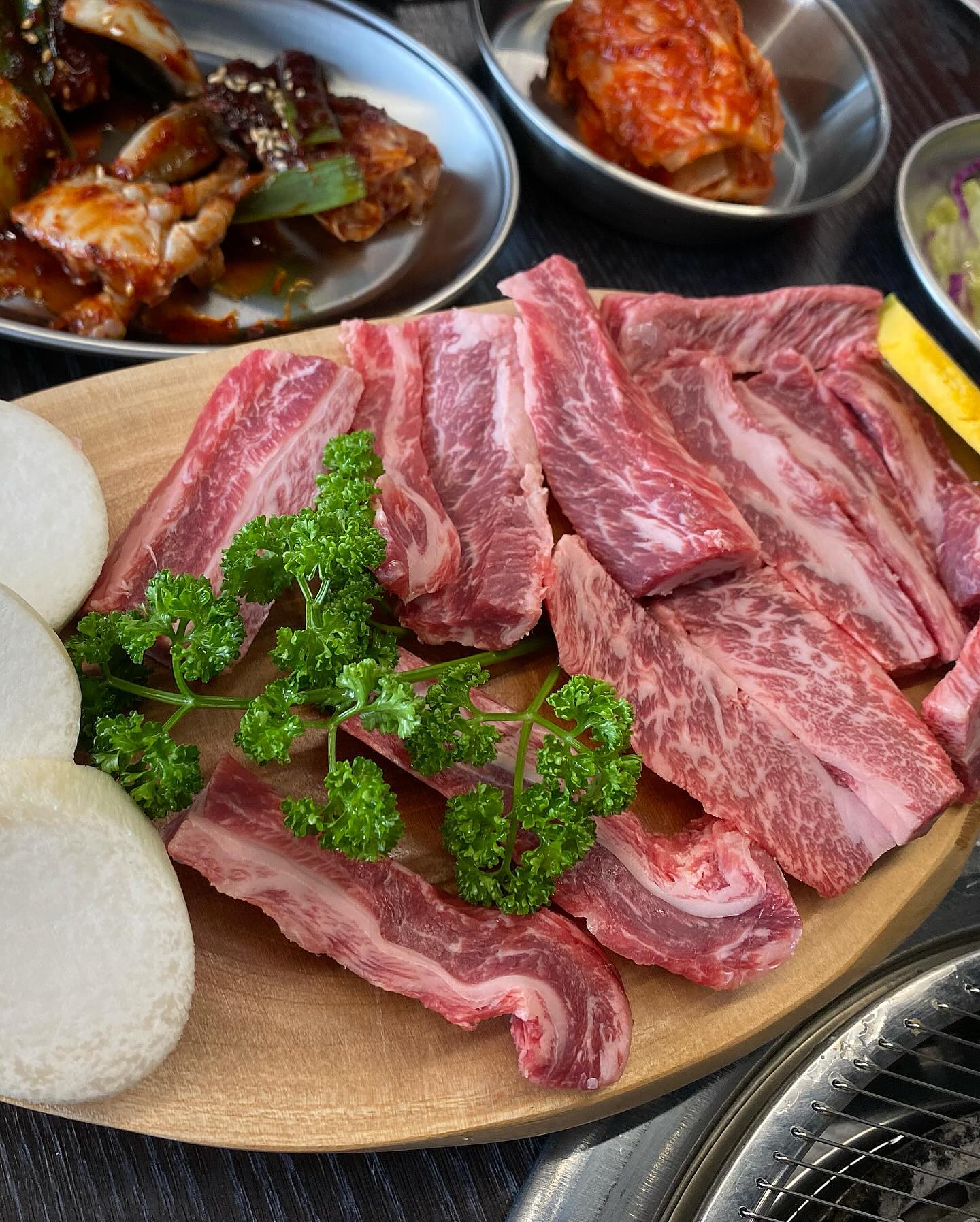 집 앞 소고기 맛집 찾음🐂
양도 많고 육즙도 장난아님!!!

양념게장도 주심👍🏻🥹
들기름 막국수 육회비빔밥도 존맛탱!!🫶🏻

#오송#오송맛집#우담