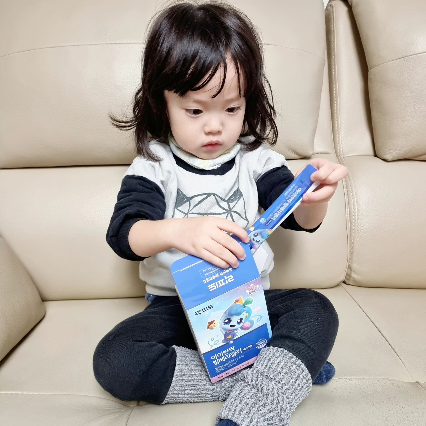 #제품제공 #협찬

아이눈건강에 락피도 아이반짝 빌베리젤리

안토시아닌이 풍부한 빌베리, 블루베리 농축액 함유
시각 기능 개선! 눈 건강 유지 탁월!

착색료, 합성향료 무첨가!
중국/일본산 원료 배제!

1일 1회, 1회 1포

✔️눈 관리가 필요한 아이
✔️TV, 스마트폰 등을 자주 보는 아이
✔️온라인 학습을 자주하는 아이
✔️우리 아이의 건강한 간식을 찾으시는 분
✔️빌베리를 맛있게 섭취하고 싶으신 분

공식 스마트스토어 구매 시 다양한 이벤트 혜택을!

#안토시아닌 #아이눈건강 #키즈눈건강 #어린이눈건강 #빌베리젤리 #눈건강젤리 #캐치티니핑젤리 #샤샤핑젤리 #아이반짝빌베리젤리 #락피도
lacfido_official