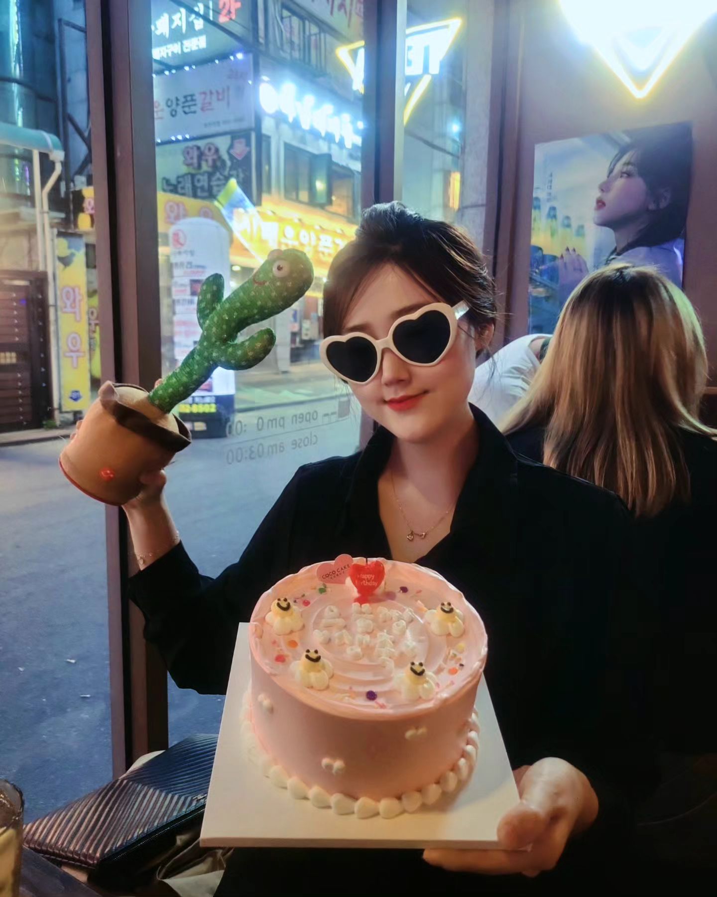 우와 피드에 올리는건 얼마만이노~
스토리충이 피드에 올린게 거의 3-4개월 된듯ㅎㅎ
#4월 은 나의 #birthday 니 마구올려볼예정ㅎㅎ
여튼 오늘 미리 축하해줘서 즐거웠나이다😉(소음장난감은ㅎㅎ할말하않..)
이번주도 목,금 짜이요❣️
.
.
.
#daily #ootd #selfiegram  #서울 #홍대 #강남 #selfie #셀스타그램 #맞팔 #좋아요 #좋아요반사 #이미지모델 #협찬 #뷰티모델#친구스타그램 #안양 #범계 #좋아요#vlog