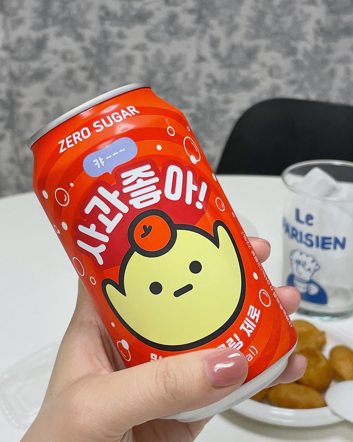 #제품제공 #이벤트 mallang_zero mynormal_foods 

월요일 아침 다들 힘내서 시작하셨나요?
우리 인친님들 월요팅 하시라고 제가 이벤트 하나 공지하려고 합니다앙 ˙ꈊ˙💪🏻

이번에 너무 감사하게도 마이노멀 노멀리즈 활동중 이벤트를 통해 제품을 제공해 드릴 기회를 갖게되었어요 👏🏻👏🏻👏🏻

0칼로리 당류0g으로 식단관리 중에도 부담없이 마실 수 있는
real 사과 과즙이 들어있는 사과맛 제로 탄산 음료입니당🧃

어릴때 즐겨먹던 피*닉 음료 기억하시나요? 딱 그 맛이더라구요 ㅎㅎ 거기에 청량감 넘치는 스파클링을 더해 깔끔함까지! 
(저는 다이어트 할 때 제로탄산음료 이것저것 다 마셔봤지만 말랑 스파클링 제로가 젤 맛있었어요!!!)
또 분식 피자 햄버거 파스타 등 모든 음식에 잘 어울린답니당🤭

📢 이벤트 진행기간 : 11/20 ~ 11/22 (3일간)
📢 이벤트 당첨발표 : 11/23(목) 당첨자 개별dm 안내예정
📢 이벤트 참여 필수조건

✔️ 말랑 스파클링 제로 계정(mallang_zero) 팔로우
✔️ 꿀홈 계정(ggul._.home) 팔로우 & 좋아요🤍
✔️ 팔로우&좋아요 후 참여댓글 자유롭게 달아주세요

참여한 분들 중 총 3분 정도 추첨하려고 합니당!
당첨자 1명당 말랑 스파클링 제로 6캔을 인아웃에서 보내드려요 ㅎㅎ (마이노멀은 제품개발 과정에 살포시 참여했다고 합니다😉)

🤍🤍🤍많관부🤍🤍🤍

#말랑스파클링제로 #말랑제로 #제로탄산 #이벤트