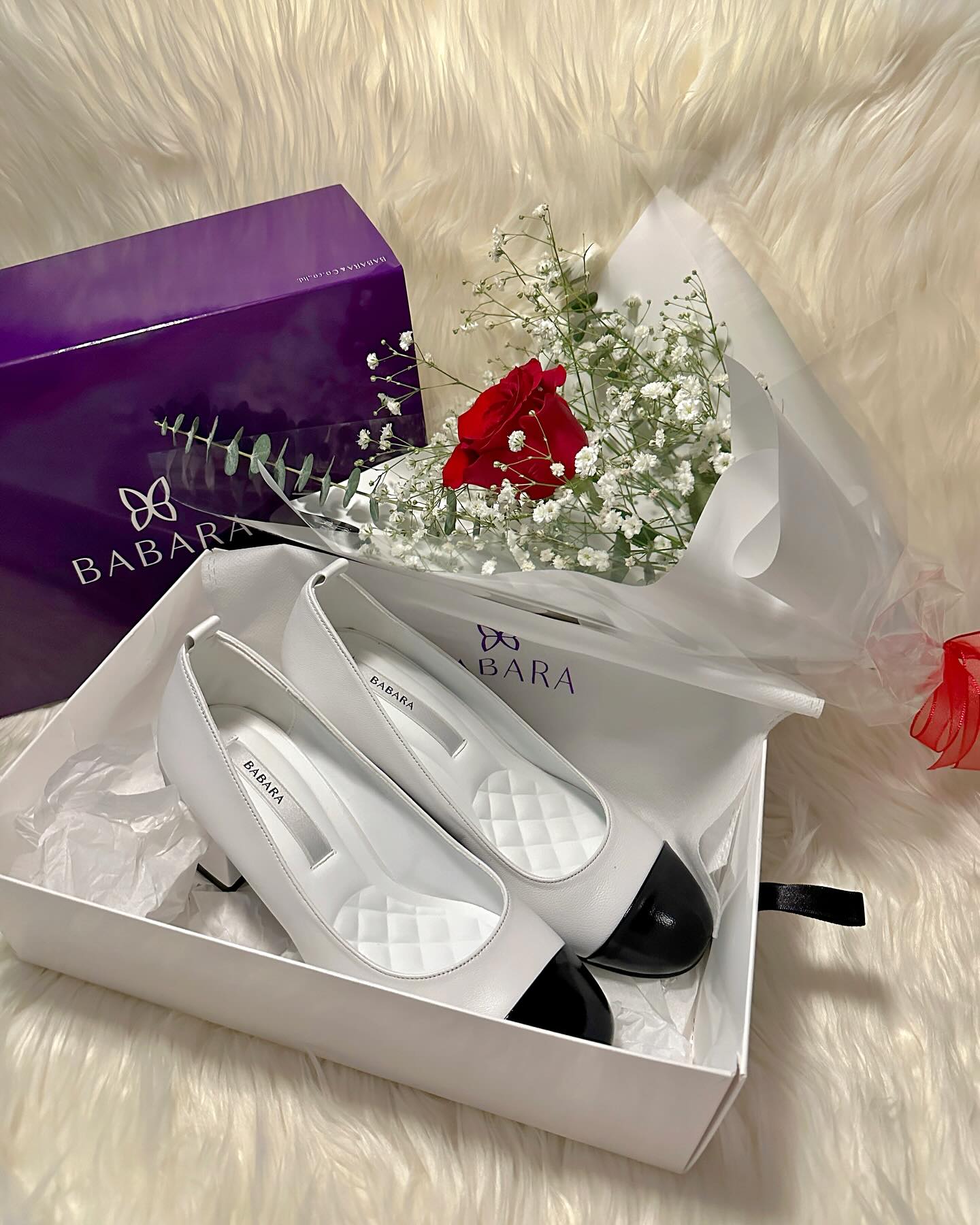 🍭 ᴡʜɪᴛᴇ ᴅᴀʏ 

5일이나 지났지만 꽃도, 향수도, 구두도 고마워요🎁👠🌹

𝗧𝗛𝗔𝗡𝗞 𝗬𝗢𝗨 ᰔ ᰔ 

.
.
.
.
.

#화이트데이 #화이트데이선물 #화이트데이꽃다발 #whiteday #구두 #구두선물 #향수 #바바라 #babara #바바라구두 #럽스타그램 #일상 #데일리 #daily #소통 #인친 #선팔하면맞팔 #좋아요 #좋아요반사 #좋반 #좋반테러 #첫줄 #첫줄반사 #likeforlikes #f4f