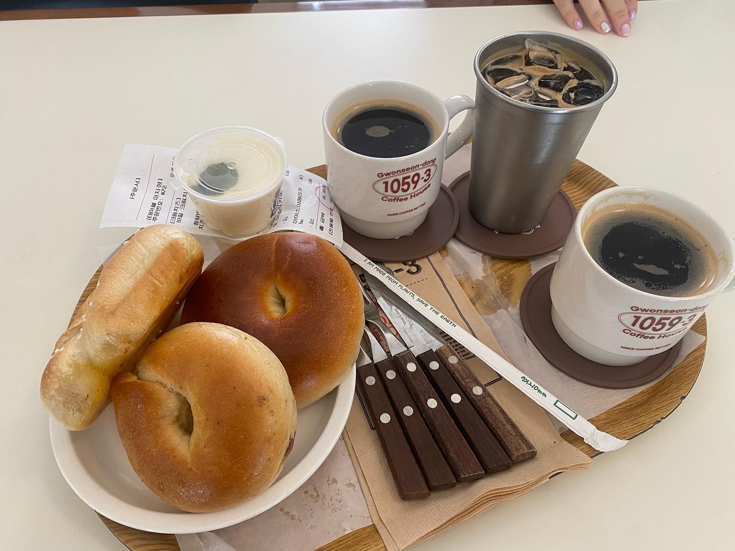 수원맛집 , 10593 베이글커피하우스

수원베이글맛집 평일인데 웨이팅해서 들어갔어용!! 촉촉 퐁실한 베이글!! 
크림치즈 종류도 있고 맛나게 먹고 왔네용>.<

#10593베이글커피하우스 #수원베이글 #수원카페 #수원빵집