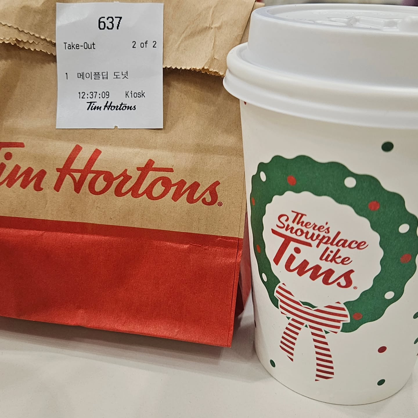 #팀홀튼 
-
마이따...🇨🇦

완전 달달도넛 안 좋아하는데
적당한 당도가 아주 맘에 드는구만🍩✨️✨️
메이플집 도넛❤️❤️

이집 커피도 잘하넹☕️