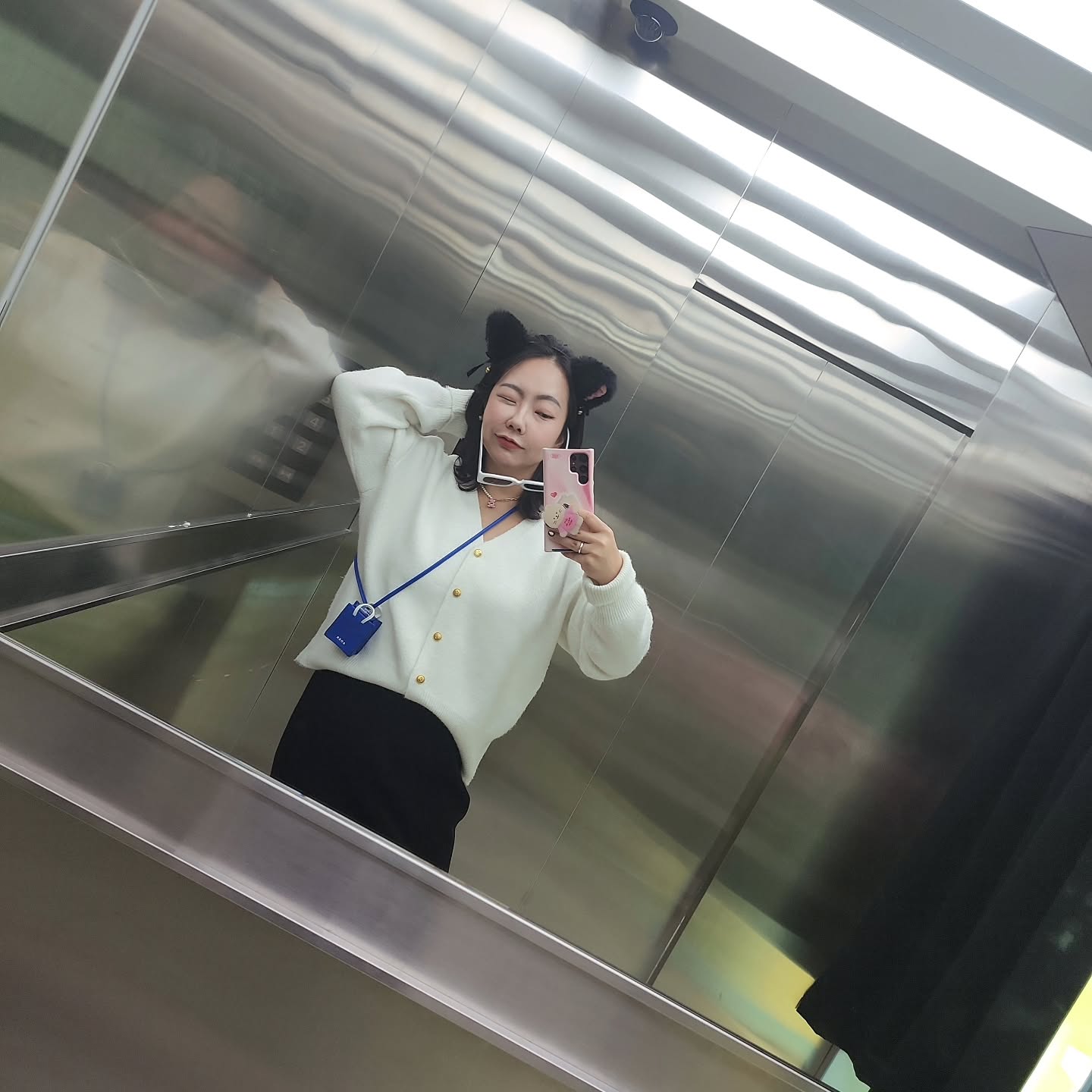 #잘지내고있다냥
ㅡ
#엘리베이터샷
#인생네컷