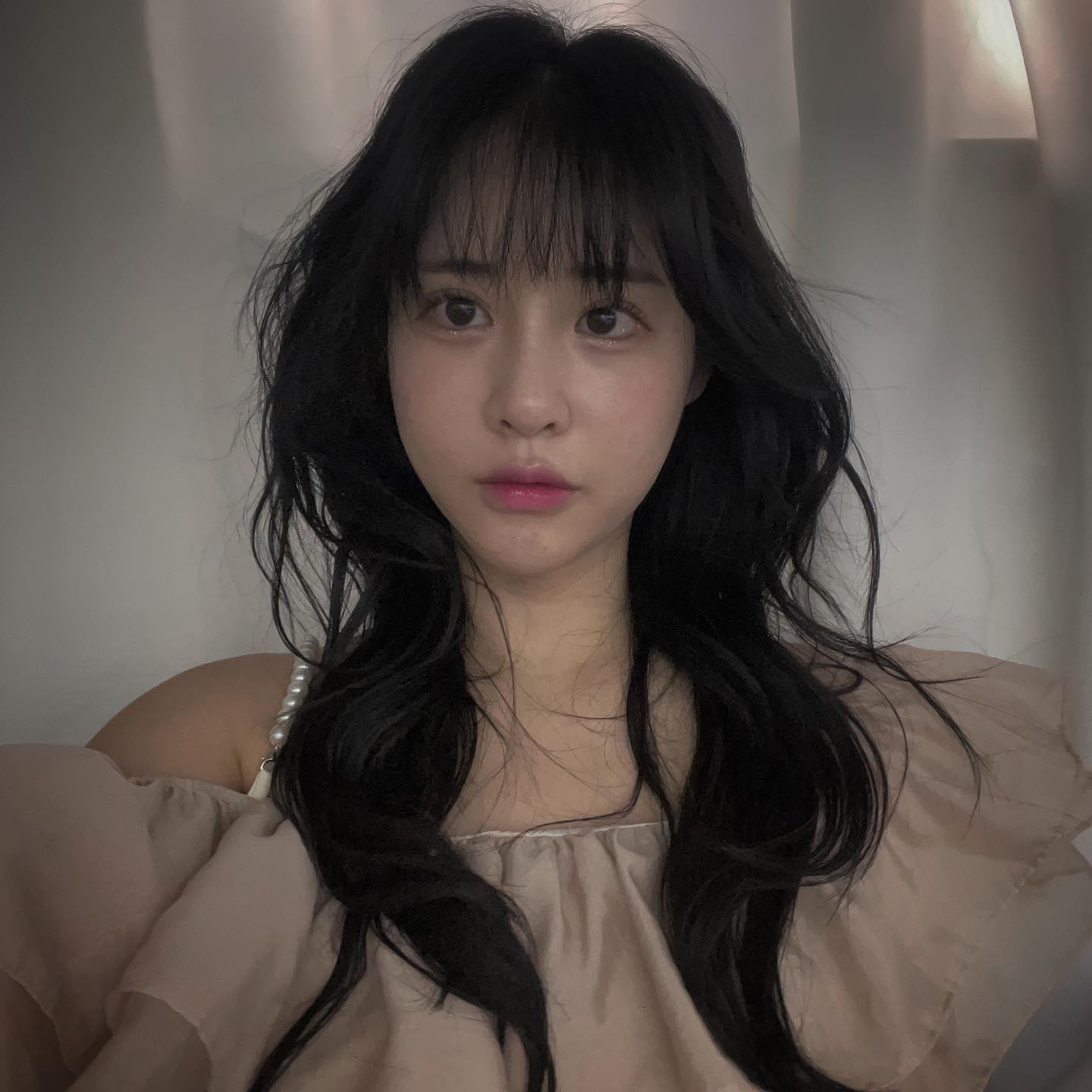 💇🏻‍♀️머리 커트기념💇🏻‍♀️
⭐️셀피 대잔치⭐️
앞머리도 너무 맘에 들자나…
나만 괜찮아..? 

커트만 해도 얼굴이 
작아지는 ✨마법✨

커트는
 mine.d_bella 원장님 최고!
mine.d__official