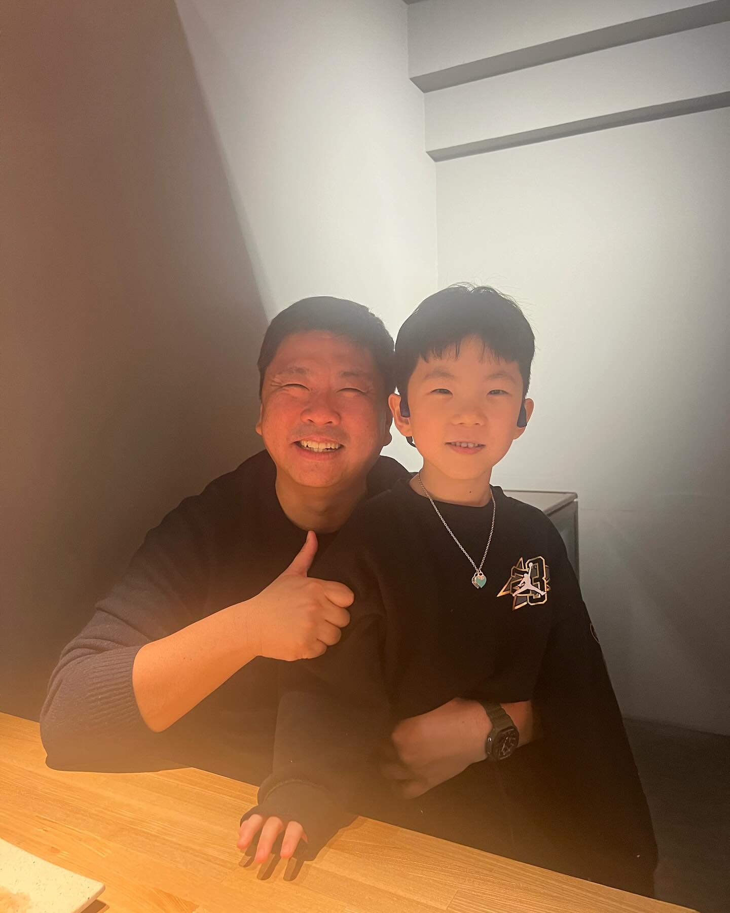 오랜만에 찾은 나고야🫶
10년전 엄마아빠 연애시절 어느 골목길에서 만나
지금까지 인연이 되어 만나게 되고 
리우가 태어나기전 리우 할미할비도 함께 봤고 
이젠 리우와함께 두번째 만남인 마르코 삼촌😄
코로나만 아니였으면 자주 만났을텐데🥲
앞으로 자주 놀러 갈게요🫶
-
-
-
#나고야여행 #일본여행