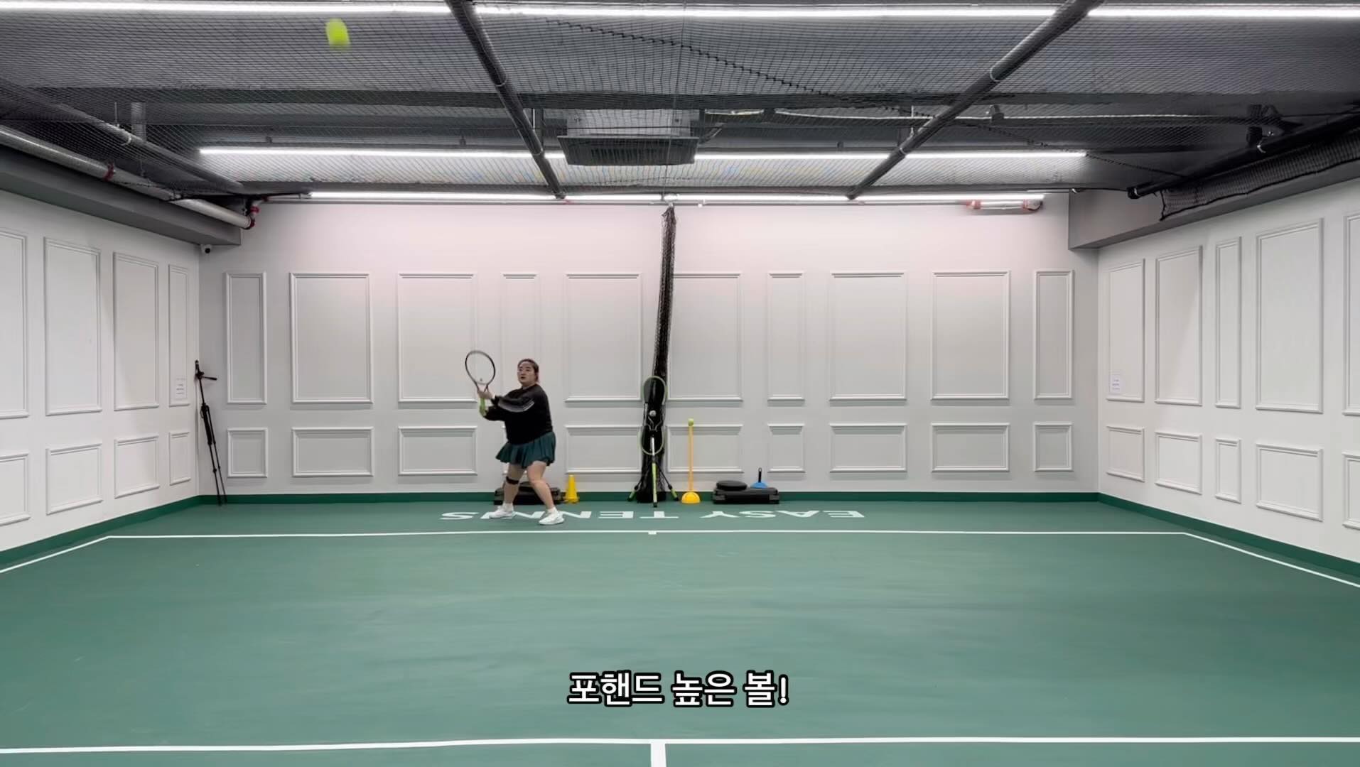 🎾188th Lesson🎾 

포핸드 백핸드가 제일 문제야이이잉 

📌 Lesson note
1️⃣ 포핸드 높은 볼 - 높게 든 채로 있다가 나와야 함 
2️⃣ 포핸드 돌아치기 - 치는 순간 오른발 앞으로 열어주는 느낌으로 딛고 스윙
3️⃣ 백핸드 - 크로스로 많이 치기, 나오는 순간 면 일자로 잘 만들어주기 
4️⃣ 서브 리턴 -  스핀 서브는 리턴이 넘 어려벙.. 스텝 생각하고 공 높이 생각해서 치기