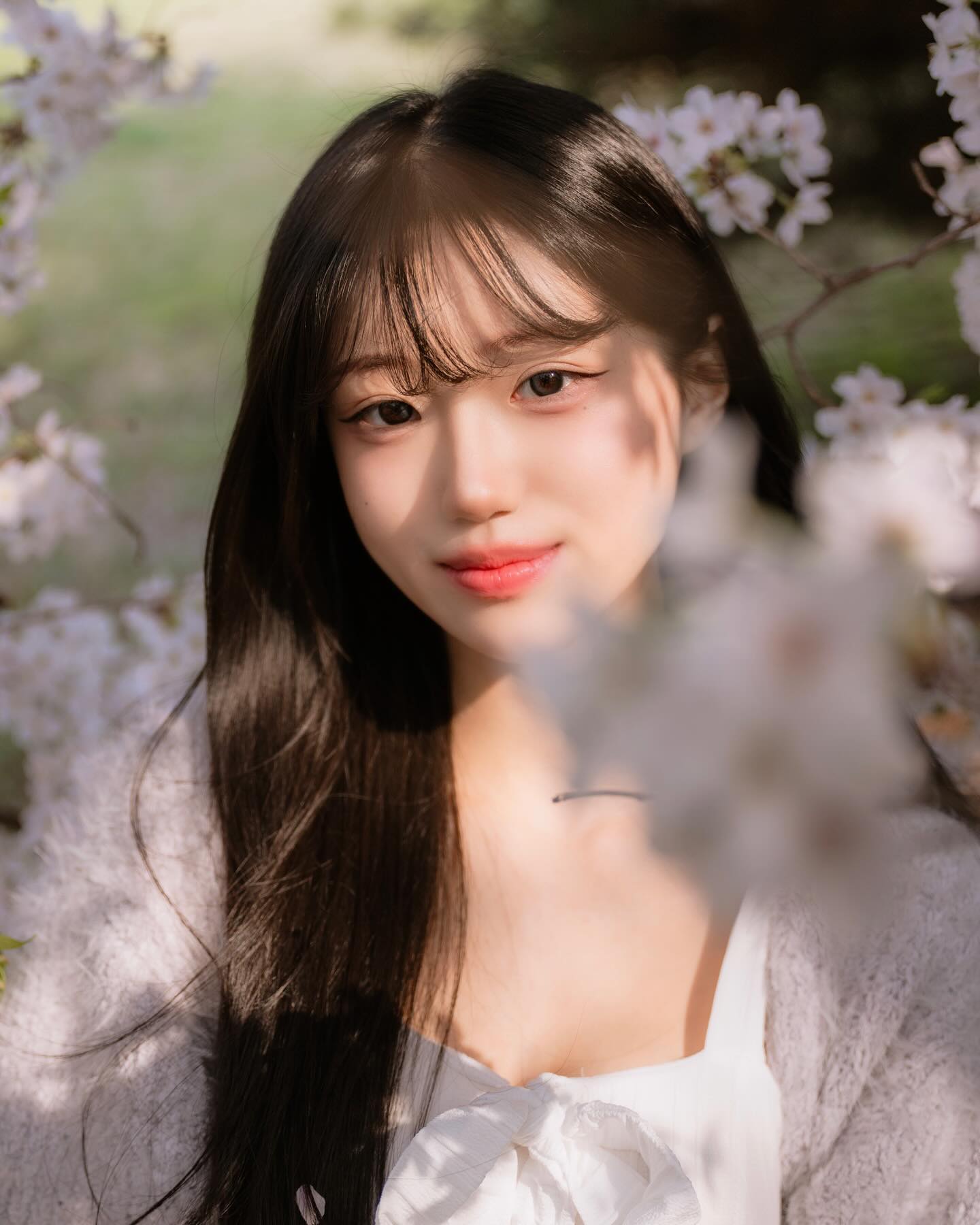 벚꽃 시즌 다 지나고 올리는 첫 벚꽃스냅🌸

마스카라를 깜빡해서 못했더니 밍숭맹숭한 것 같기도…
다시 한 번 속눈썹의 중요성을 느꼈던 하루에요🤔

📸 pang._.film
