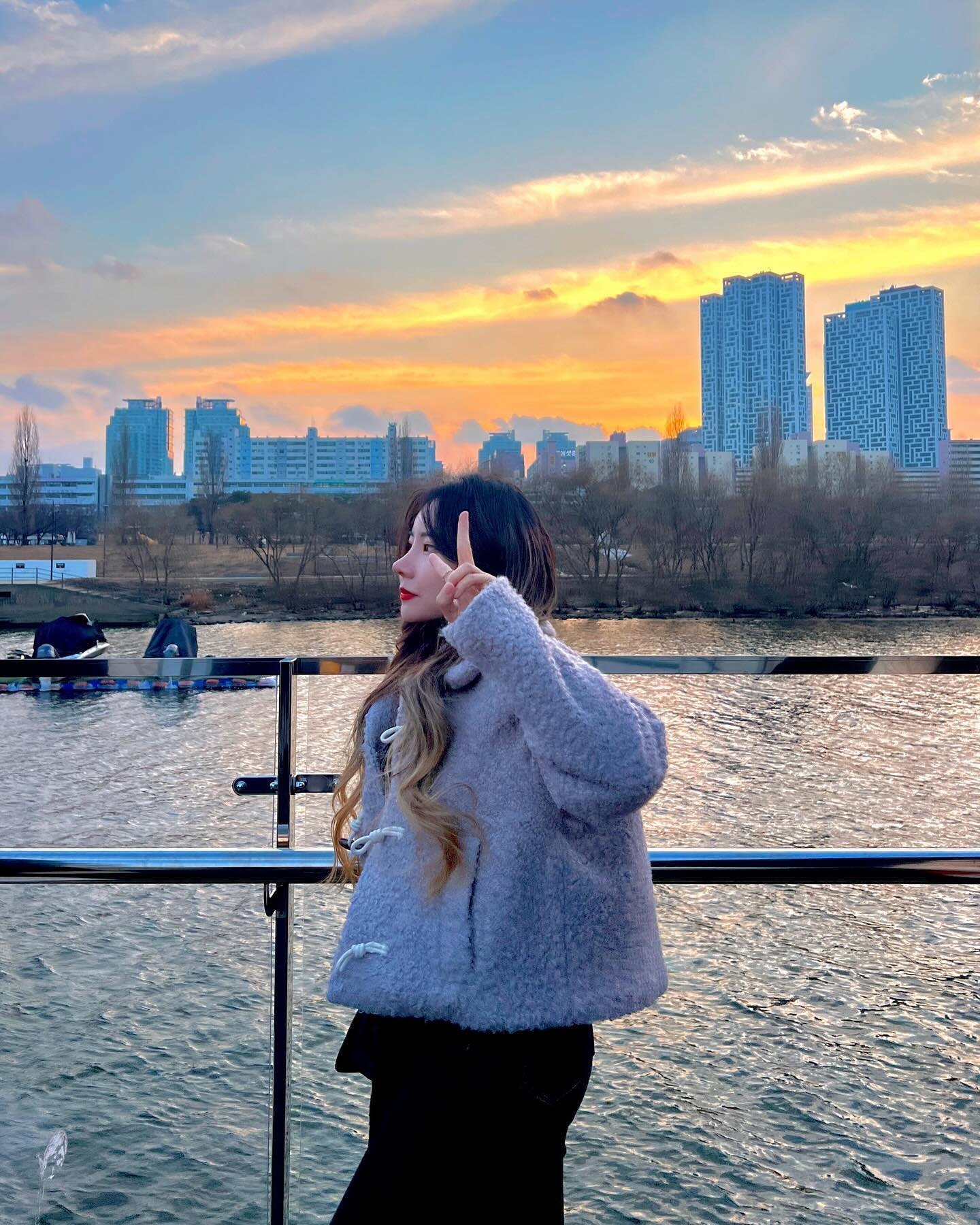 2만보 걸어 다리 퉁퉁 부어도 추억 저장완료💓✨

✰익선동 한옥거리 - 덕수궁 - 여의도 이크루즈 - 롯데월드타워 - 서울스카이
