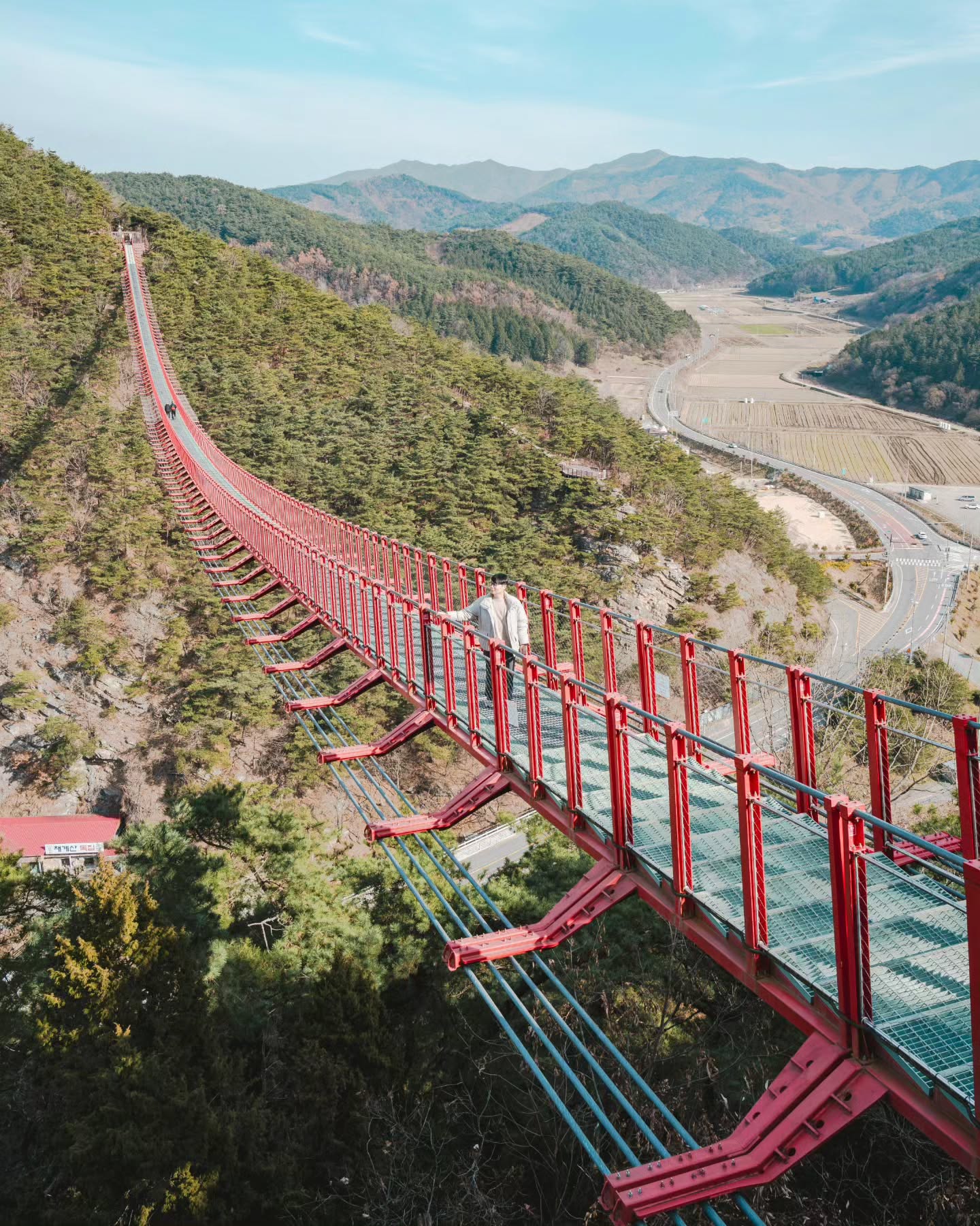 제작지원 kto9suk9suk visitjeonbuk 
따뜻한 기후와 풍부한 식재료로 겨울내 여행 떠나고 싶은 대한민국 맛의고장 전북!
순창 임실 남원 지역의 숨은 맛집과 특별한 여행코스를 소개합니다

1️⃣2️⃣ 순창 체계산 출렁다리
3️⃣4️⃣ 순창 맛이레
5️⃣6️⃣ 순창 메타세콰이어길
7️⃣8️⃣ 남원시립김병옥미술관
9️⃣🔟 남원새집추어탕
1️⃣1️⃣ 1️⃣2️⃣ 임실옥정호출렁다리 붕어섬
1️⃣3️⃣ 1️⃣4️⃣ 임실 천담집다슬기탕

#대한민국구석구석 #남원 #순창 #임실 #전북가볼만한곳 #체계산출렁다리 #체계산 #순창맛이레 #메타세콰이어 #남원시립김병옥미술관 #새집추어탕 #옥정호 #옥정호붕어섬 #천담집
