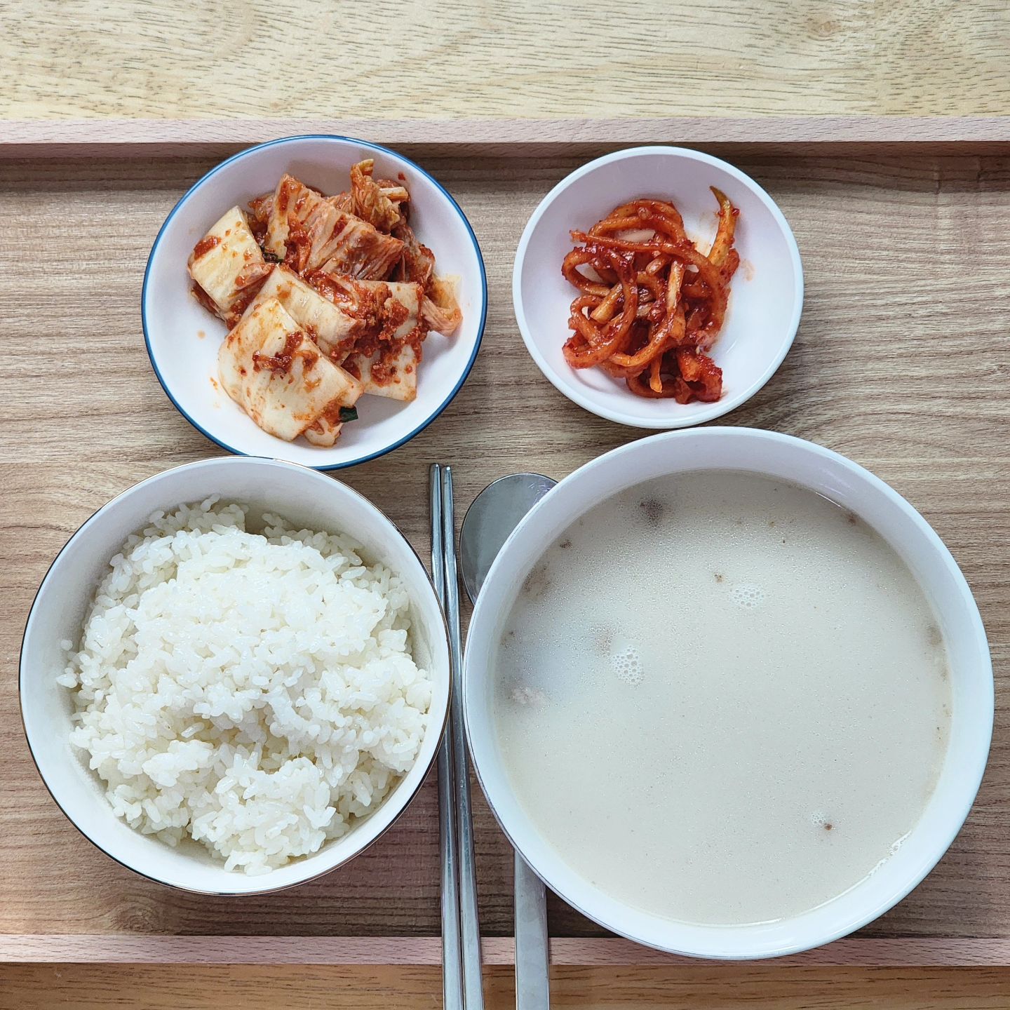 #협찬
온가족이 맛있게 한끼 먹기 좋은 메밀마켓 #한우사골곰탕

박현철 장인의 의령소바 제품을 먹고싶지만 
드셔보시지 못한 분들을 위해 온라인 판매를 하는곳! #메밀마켓 
 
메밀마켓에는 의령 메밀국수, 메밀호빵, 메밀만두, 메밀전병,
한우사골곰탕과 의령장터소고기국밥 등 다양한 음식을 판매하니
간편하게 맛있게 드셔보세요💖

꼼꼼한 포장과 배송, 음식 퀄리티까지 좋아서 넘 좋았어요!
사골콤탕 좋아하시면 고기도 듬뿍 들어있는 따끈한 곰탕한그릇
건강하게 든든하게 한끼 해결해 보시길요👍

#한우사골곰탕 #간편식 #간편조리식 #한우곰탕 #겨울철별미 #한우사골 #곰국 #메밀마켓