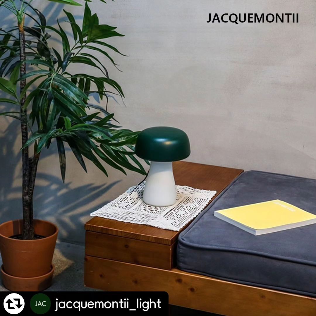 #리그램 - jacquemontii_light by get_regrammer
[뮤 테이블램프] 🎉이벤트🎉

뮤 테이블램프는 서로다른 재료가 만나 감각적이고 유니크한 디자인으로 탄생했습니다. 깊은색의 전등갓으로 공간의 분위기를 더해주는 뮤테이블램프를 이벤트 선물로 드립니다. 

응모방법
1.jacquemontii_light를 팔로우 해주세요.

2.이 포스팅을 캡쳐 또는 리포스트한 후,#잭큐몬티#뮤테이블램프 를 태그해주세요

이벤트에 참여해주신 3분을 추첨을 통해서 뮤테이블램프를 선물해 드립니다. 

이벤트 기간:24.01.17~24.01.21
이벤트 발표:24.01.22 댓글및DM발송

#잭큐몬티#뮤테이블램프 #이벤트#선물#조명인테리어#예쁜조명#인스타이벤트#테이블램프#침실조명등