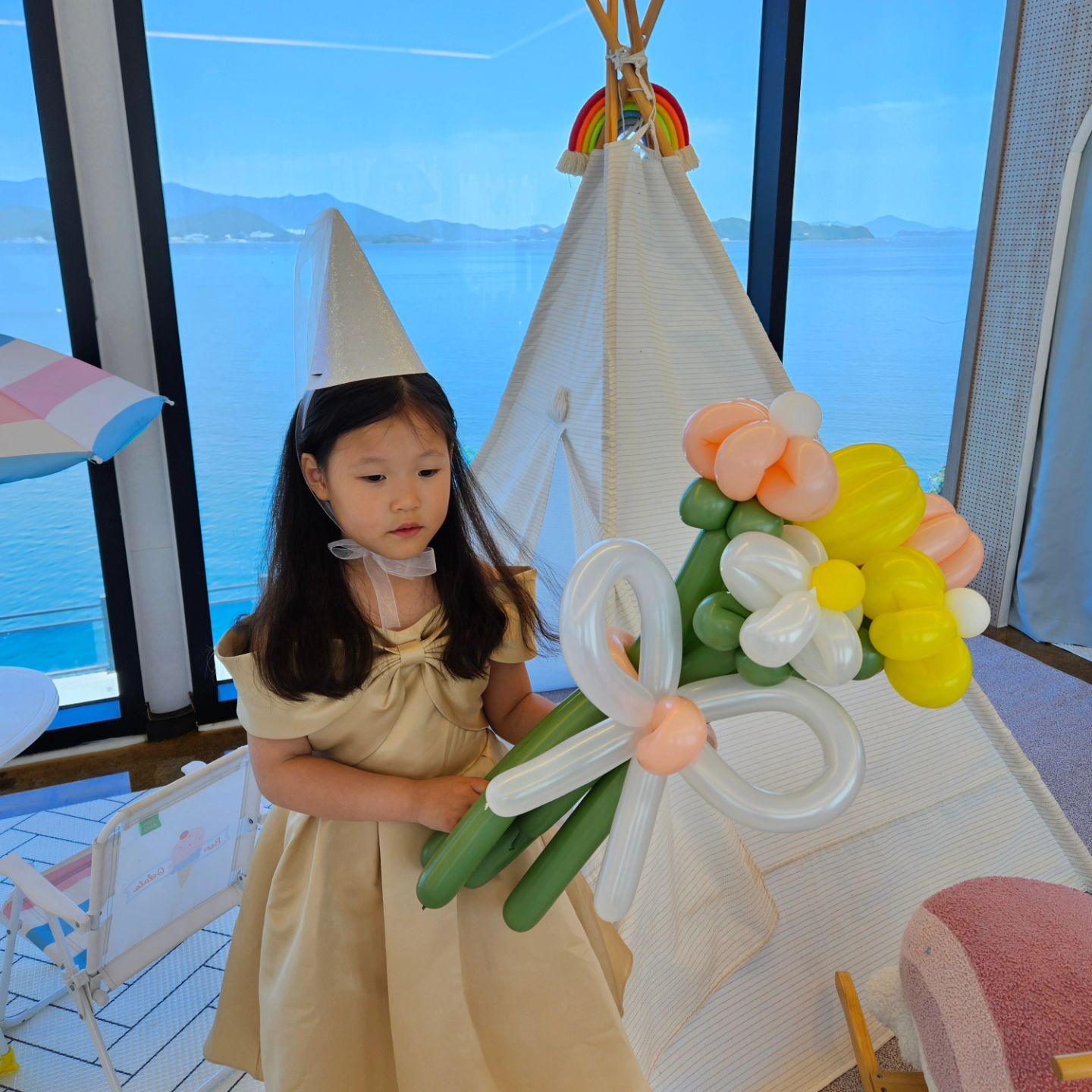 Happy rini day 🩷🎉
-
-
생일파티 하고 싶다는 리니 말에
준비한 생파
-
엄마 최고야 라며
기뻐하니 나도 기분이 좋다😍
-
앞으로도 행복하자
태어나줘서 고마워
-

#생일#축하#사랑둥이