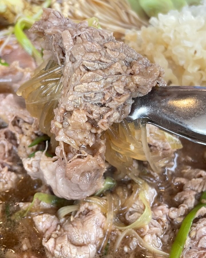 설연휴 가족들과 함께 방문한
복사꽃피는집이예요.

햇살이 가득드는 통창앞에
가족끼리 밥을 먹는데
너무 행복하더라구요.

참 아이들은 돈까스를 먹었어요.

온가족같이 가족모임하기에 딱이예요.

근교로 여행을 온 느낌도 들구요.

다음에는 바베큐등갈비도 먹어보고싶네요.

식후 커피도 테이크아웃이 가능하고,
날 좋을때는 야외테이블에서 티타임도 가질수 있어요.

특히 고르곤졸라 너무 맛나요. ^^

직화낙지볶음과 화덕고르곤졸라,
버섯불고기전골을 주문했어요.

🌿복사꽃피는집 인천점
인천 남동구 호구포로 595-24 복사꽃피는집 인천점

#구월아시아드맛집 #구월동맛집 #구월동데이트 #복사꽃피는집