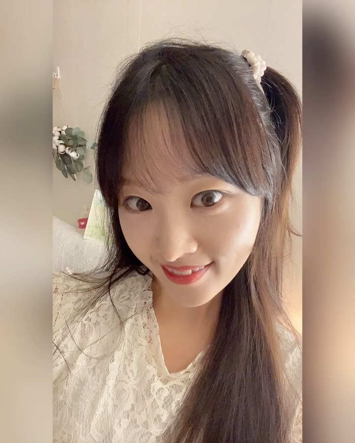 2024년 9월. 천진난만하게 치열하기. 평온하게 뜨겁기. 꾸준하게 한결같기. 지나치다 싶게 최선을 다하기. 진심을 투명하게 표현하기. 나와 사랑하는 사람들을 소중하게 아끼기. 행운과 행복에 늘 변함없이 감사하며 지키기 위해 겸손하게 노력하기. 나 자신을 믿고 나를 믿는 사람들을 믿고 용감하기. 다들 나한테 4차원이라고 하지만 몰라 그게 무슨 말인지 모르겠어. 난 하고 싶은 일을 다 할 뿌니양🌿🌸 그냥 나에겐 이게 가장 나다운 나니까 이대로 도라이처럼 행복하기 🎶 도라이를 사랑하기.