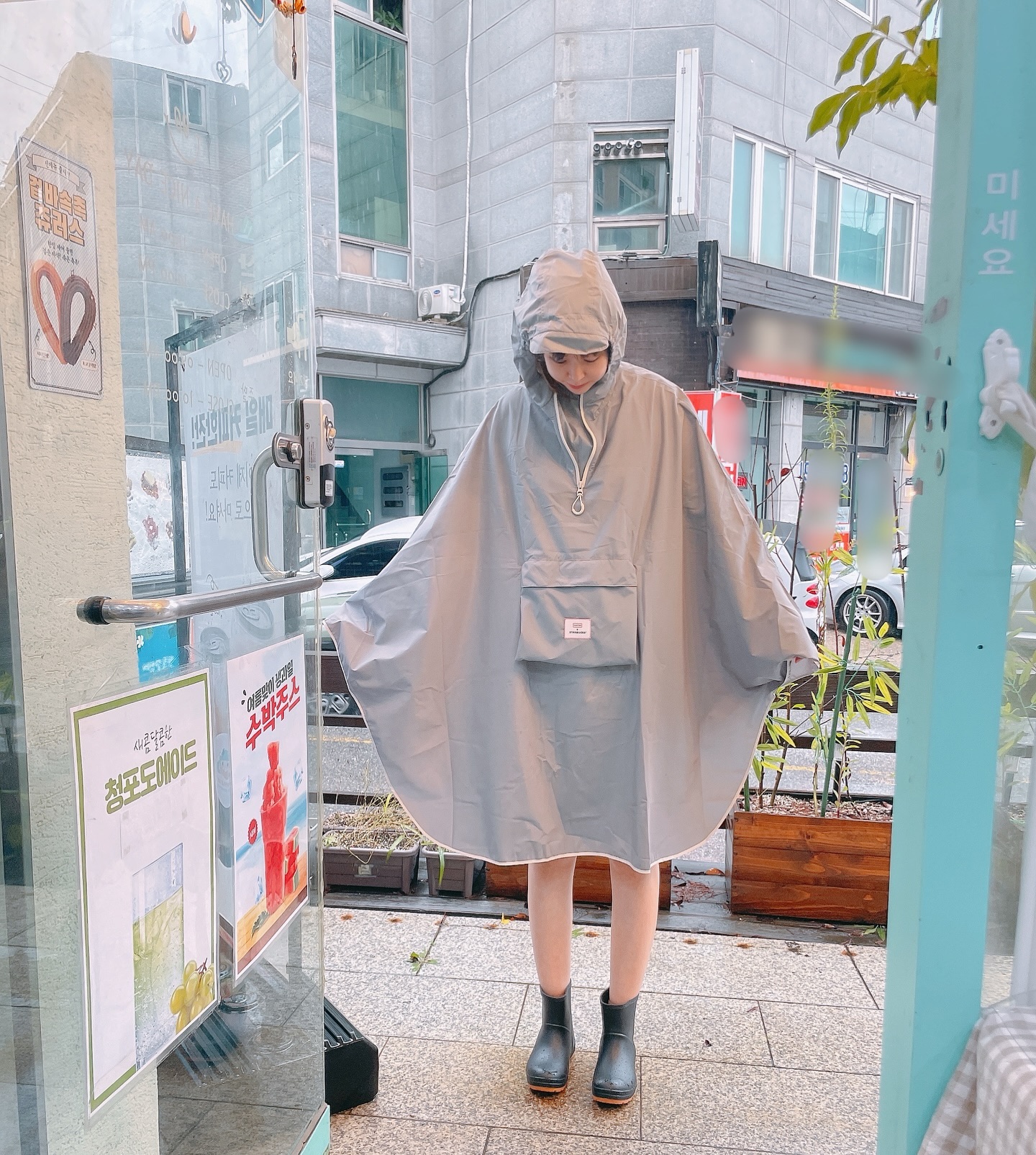비 오지게 오네요☔️ 모두들 비 피해없길🙏🏻

.
.
.
#스벅우비 #스벅판초 #스벅레인코트