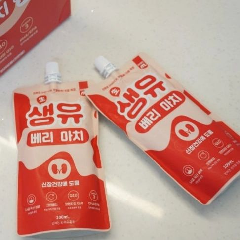 #협찬 #네이버펫 #마이베프 
.
장군이를 위해 우유한박스 get!
우유덕밥도 찹찹 잘먹고 신장건강도 챙길수 있으니 더좋넹
.
✅️HACCP 인증받은 목장의 생유만을 사용
✅️크랜베리로 신장건강. 음수량 챙겨주가
✅️휴먼그레이드 제품
✅️반려견을 위한 전용 펫밀크
.
#강아지우유 #펫밀크 #동그람이 #네이버펫