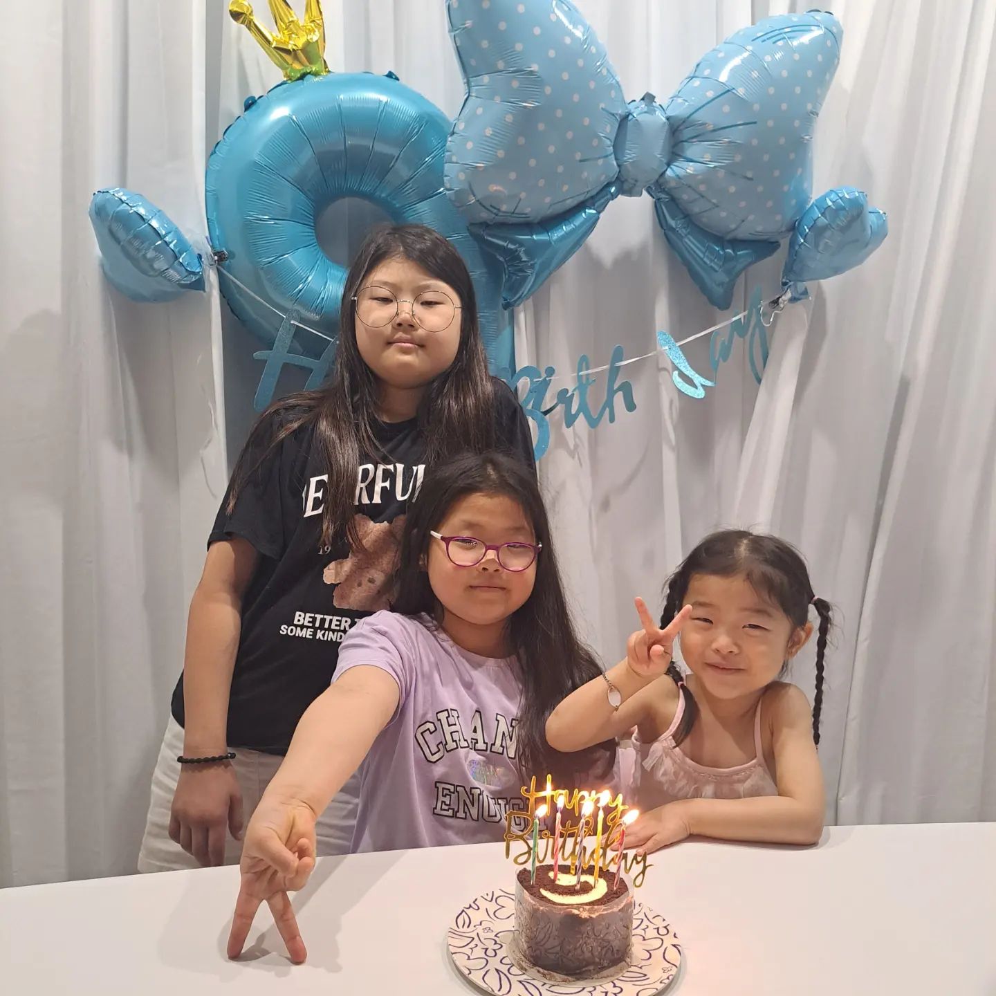 꽃송이 생일날 기념컷

주변 사람들이 
꽃송이 생일날인거 모르면
간첩이였던 날😝
아마 6개월 전부터 손꼽아 기다린 날인듯..♡

#내사랑꽃송이
#사랑을부르는아이
#애교둥이❤️
#생일축하해