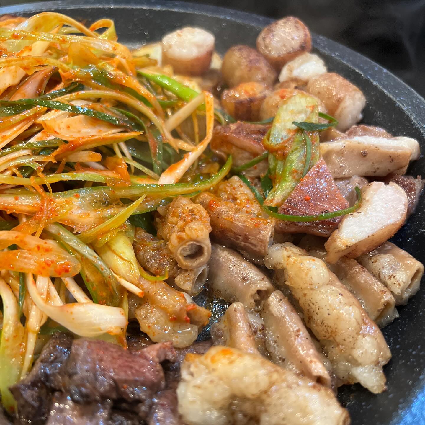 뭐 먹고싶냐고 물으면
그의 대답은 항상 #곱창 

#파곱창 의 파가 맛있었던
#용산맛집 #남영역맛집 #한우파곱창

열심히 먹고 열심히 #산책 👣

#20240413
밀린 #먹방 #일상 #기록스타그램
