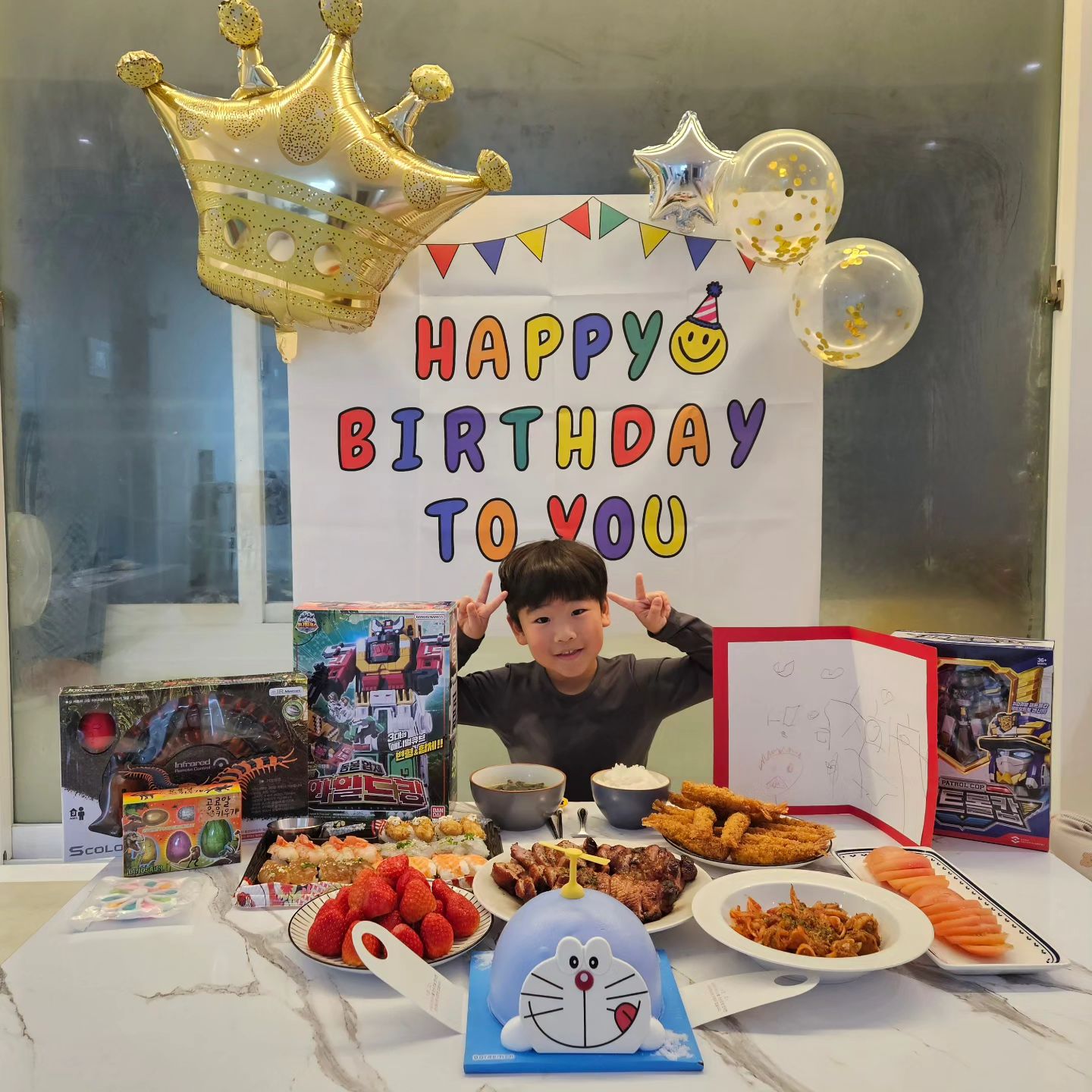 #첫줄
Happy Birthday to you🎂
먹고싶다는걸로만 차린 생일상

선물사러가서는
자기만 선물받으면 동생이 슬프다고
동생선물도 사왔는데...
형아선물이 탐나서 대성통곡한 진상s....🤦🏻‍♀️
.
.
.
.
.
#육아소통맞팔 #육아일상 #닭띠맘 #아들맘 #도치맘 #형제맘 #인스타베이비 #72개월아기 #육아소통 #육아일기 #붉은닭띠맘 #좋테 #7살아기 #육아맘 #1월1일생 #2018년생 #인스타아기 #어린이모델 #생일파티 #축하해 #사랑해 #육아피드 #이쁜아기 #아기모델 #육아맘그램 #좋반 #선팔 #맞팔 #언팔싫어요