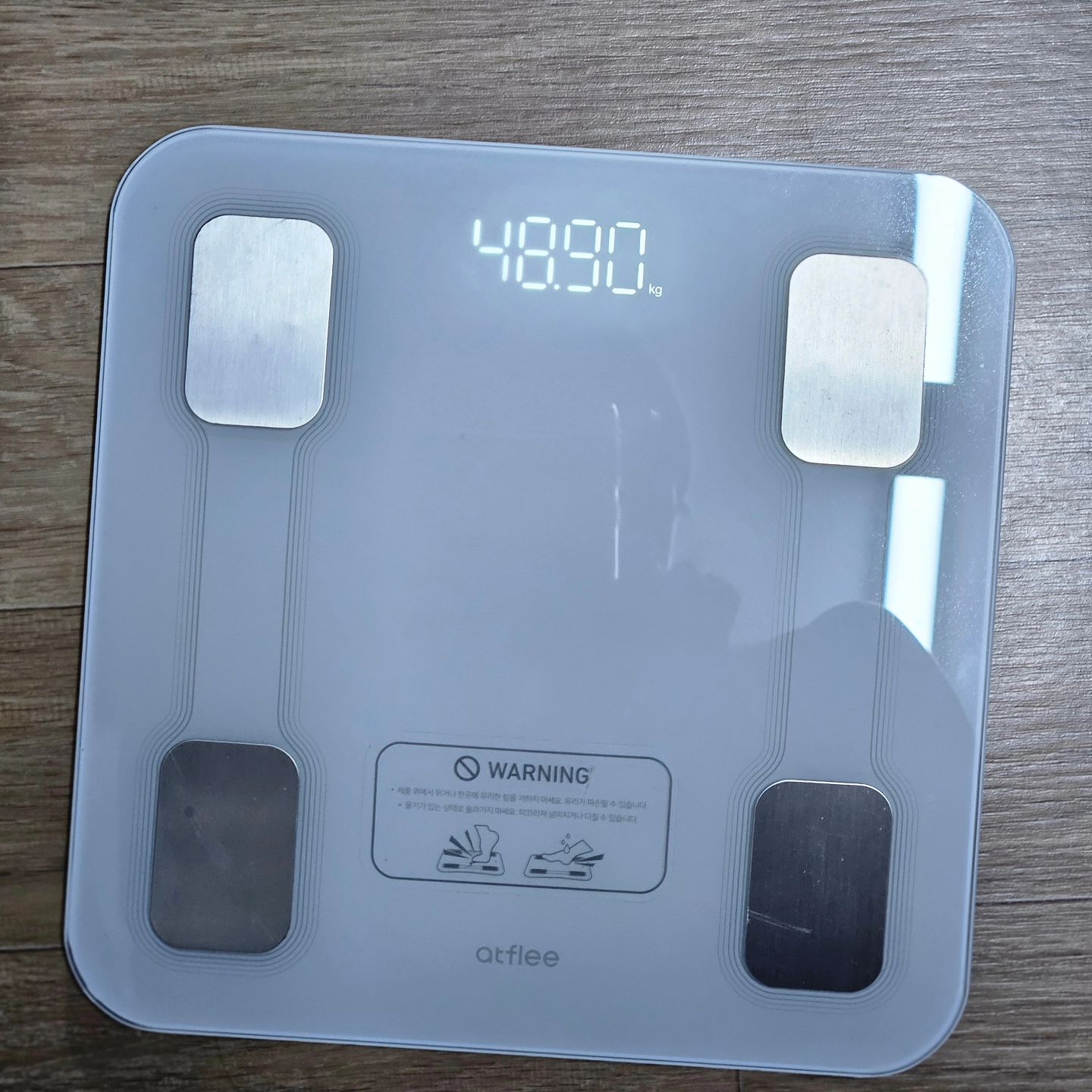 오랜만에 근황!
어젯밤부터 오늘 아침까지 연달아 비요뜨 먹었다가
종일 배탈나고 아이구~~씨 욕나와
웬만한 변비 아니면 연속 요거트는 피하세요...

첫 번째 사진은 실시간 몸무게에요
어찌나 비요뜨가 열일 했는지 나름 잔뜩 먹었는데
공복이랑 겨우 0.3kg 차이나요 😅😅
저녁으로는 간만에 배달로 쭈꾸미 시켜먹었어요!
간단히 반주 해주고 구운 계란 2개 먹고 끝 💕💕

스토리 보신 분들은 아시겠지만
저는 다시 다이어트를 시작했는데
건강상 처방약 + 활동량 많은 업무 + 다이어트 루틴을 유지 하다보니 (굶기❌️)
고질병인 저혈압이 찾아와서 
잠깐 다이어트를 중단했어요! 

건강부터 잘 챙기겠습니다 🤍
여러분 보고싶었어요오